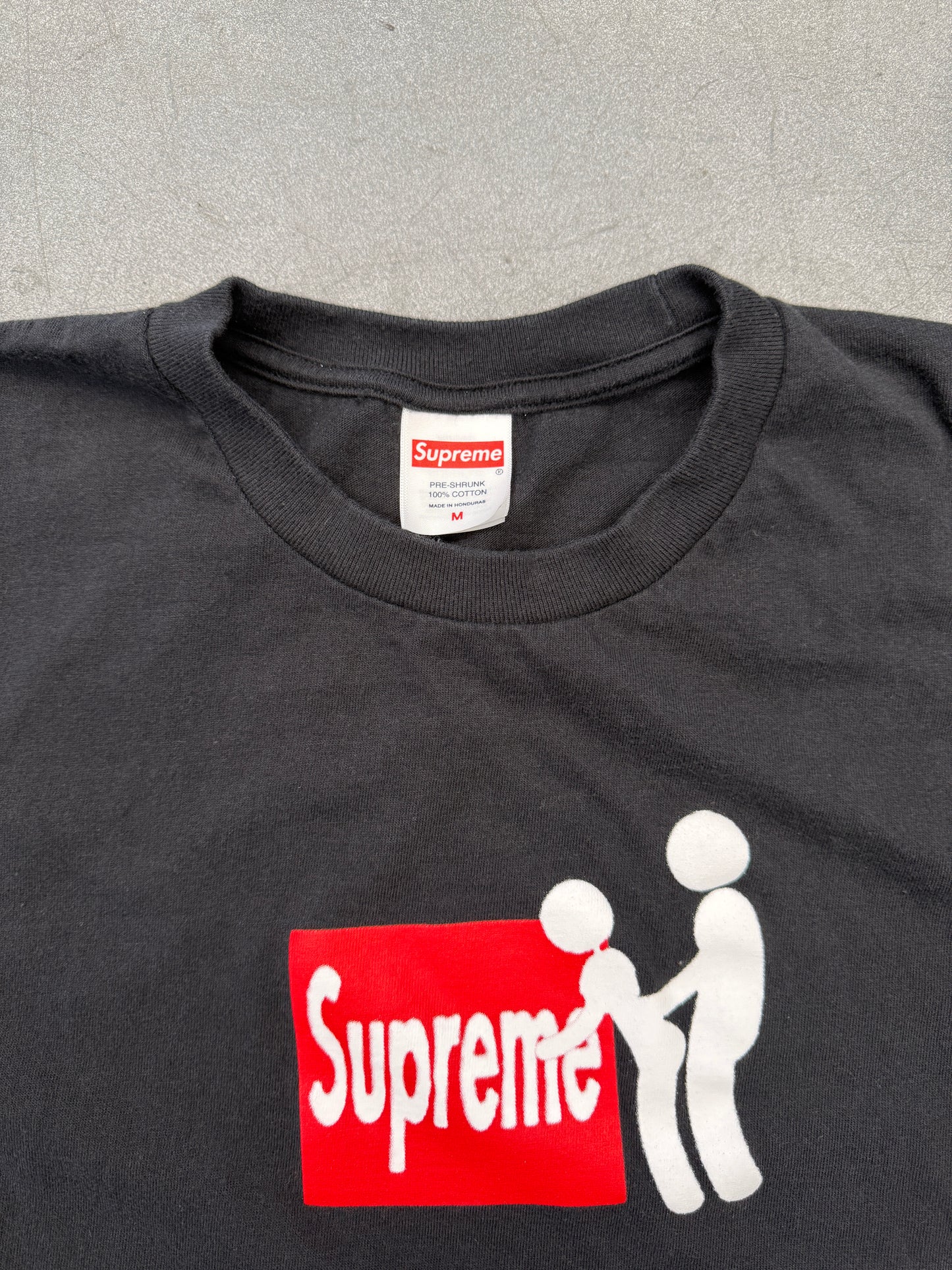 FW25 SUPREME STICK TEE - BLACK