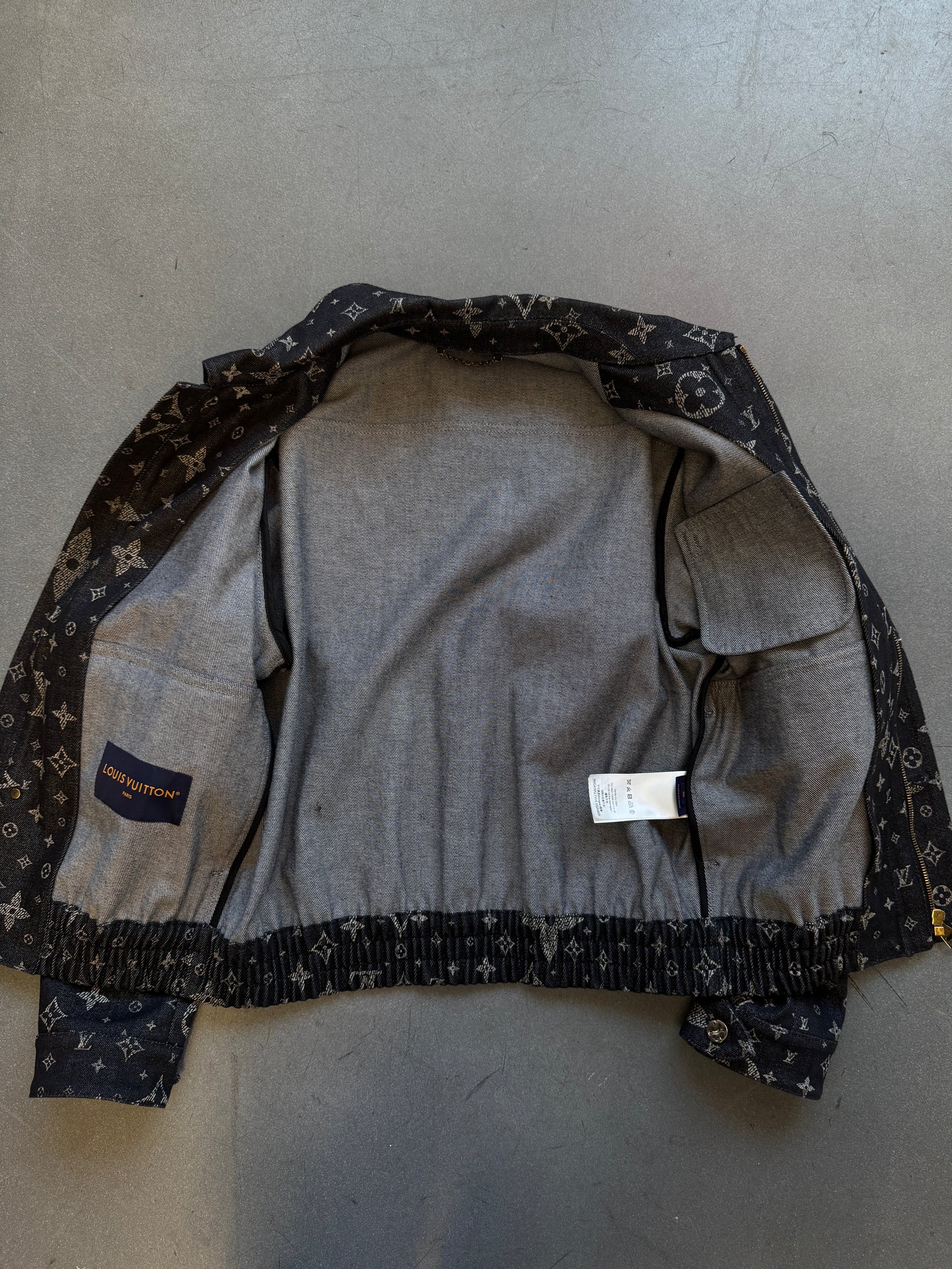 LOUIS VUITTON BLACK STARRY PRINT MONOGRAM DENIM FULL-ZIP BUTTON-UP JACKET - SIZE 46 (PRE-OWNED WITH GARMENT PROTECTOR)