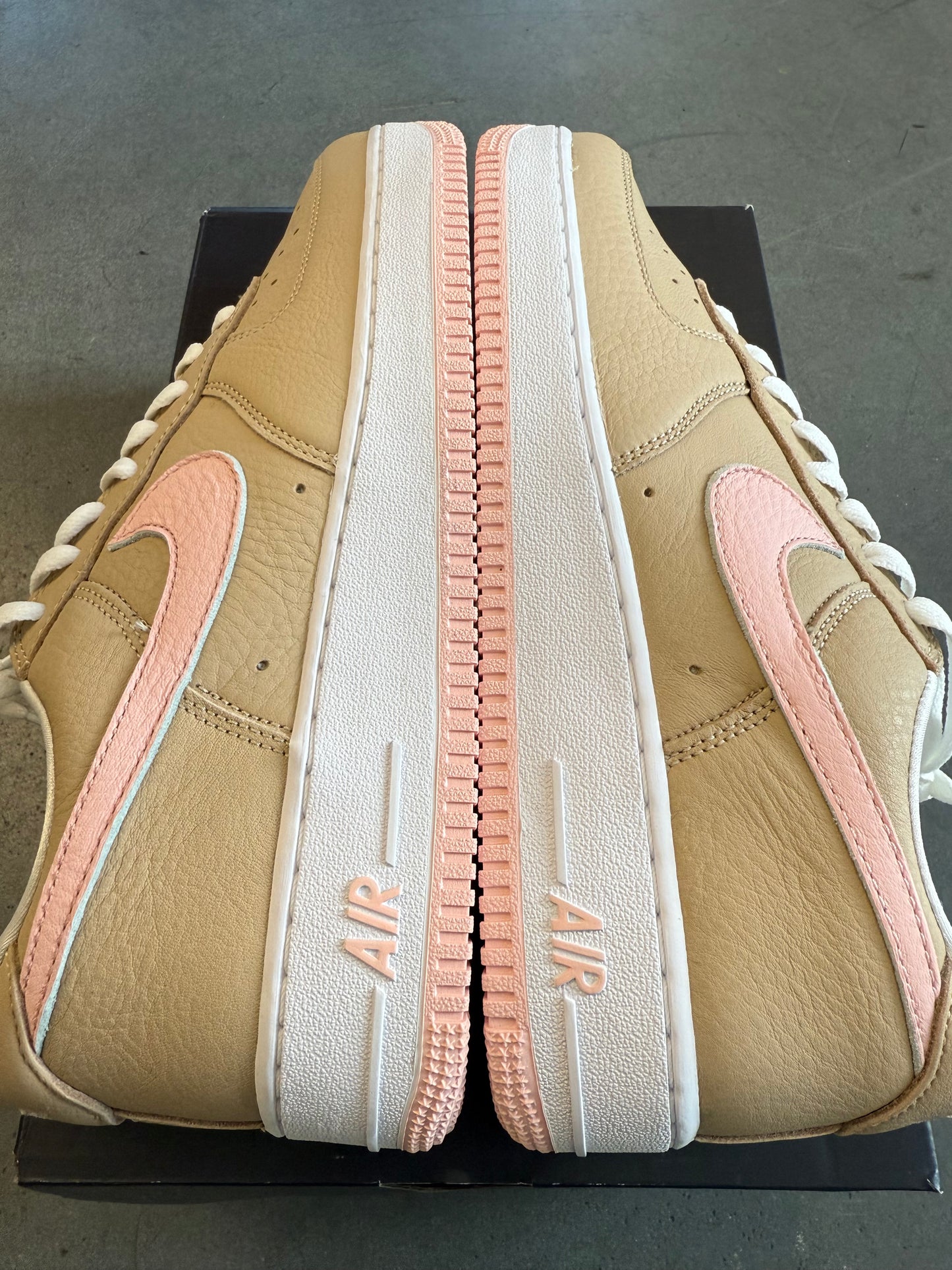 2024 SIZE 9.5 NIKE AIR FORCE 1 LOW LINEN (NEW WITH BOX)