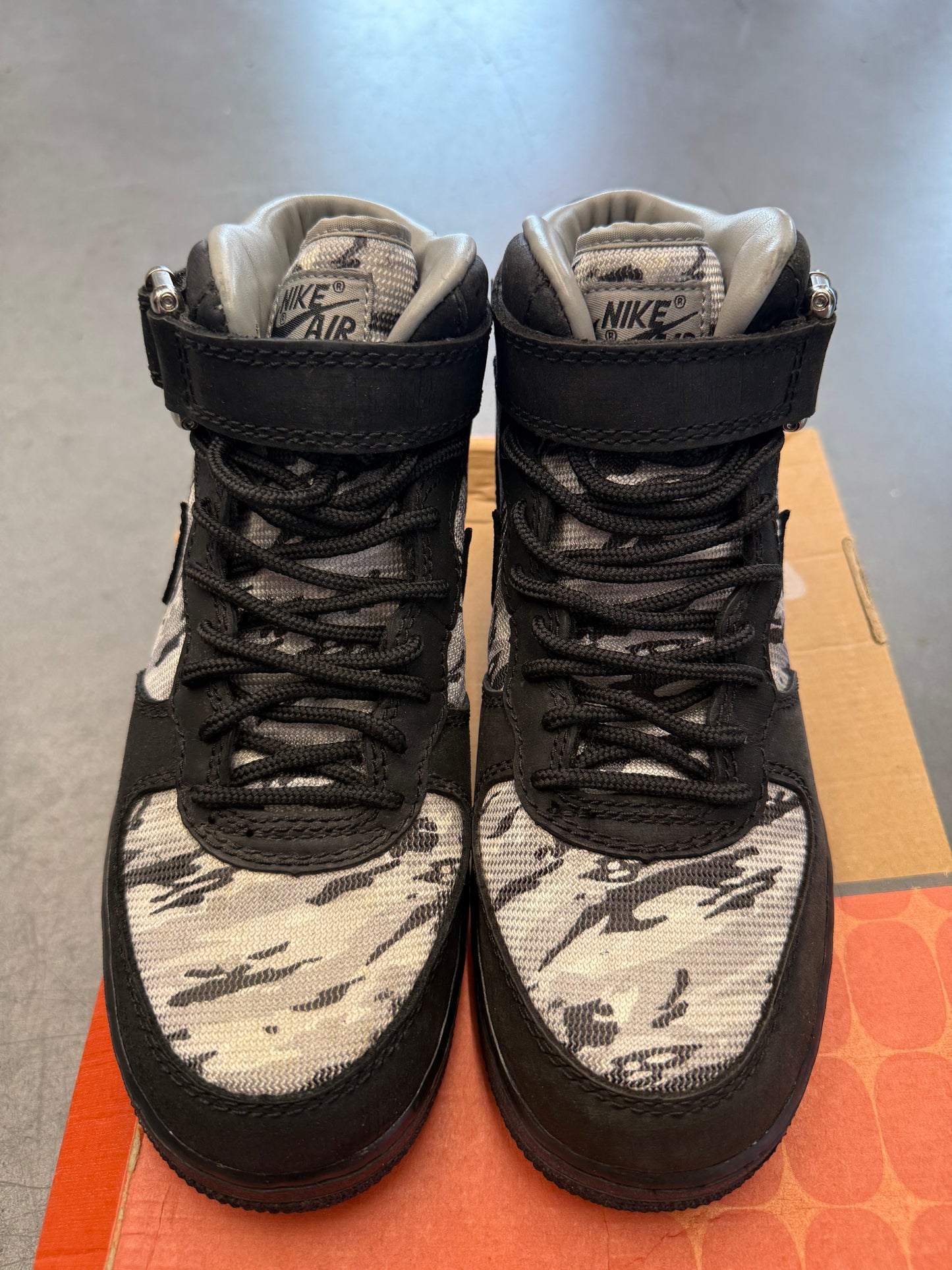 2003 SIZE 8 NIKE AIR FORCE 1 MID NORT RECON (PRE-OWNED WITH BOX)