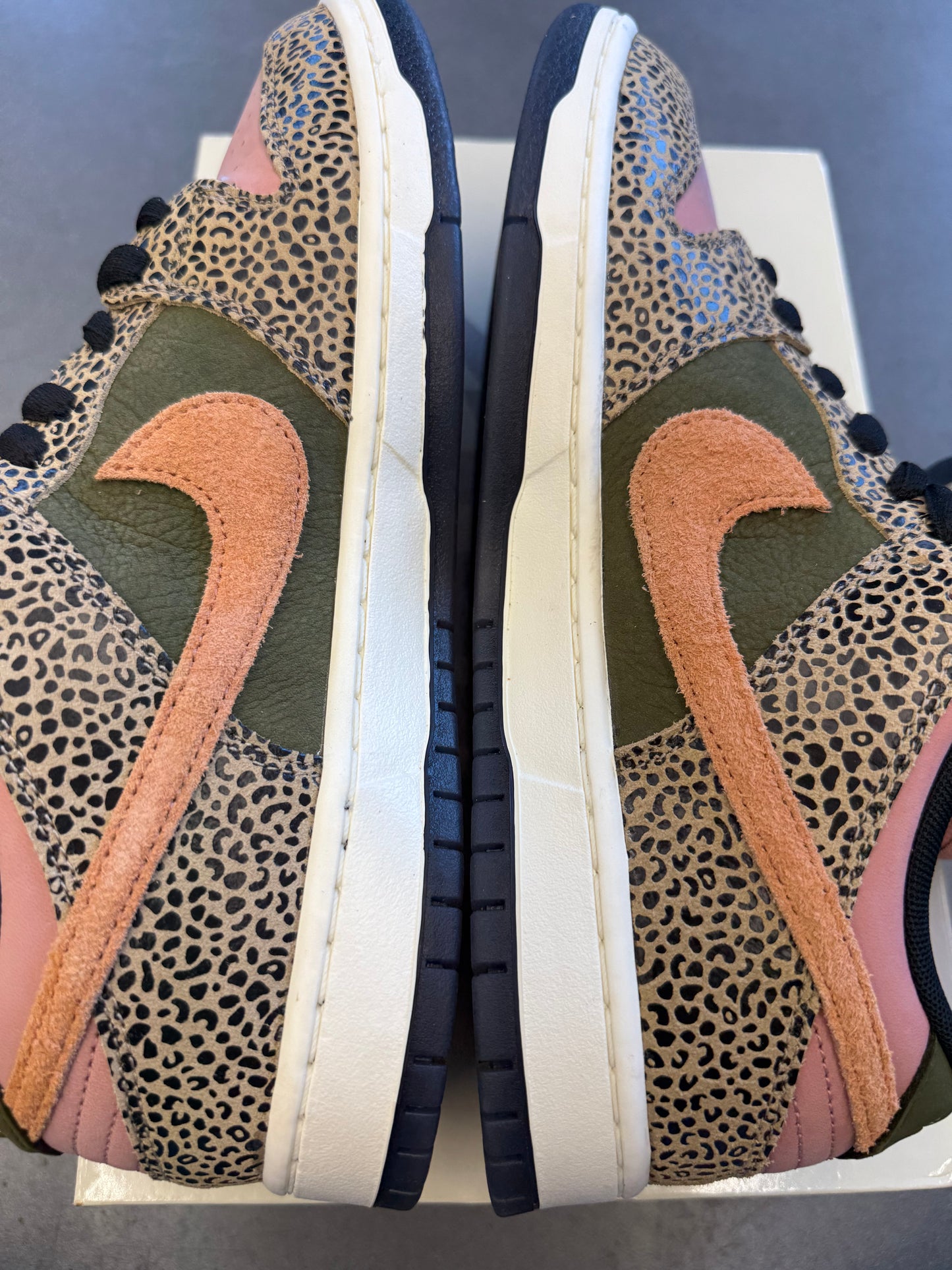 2025 SIZE 10 NIKE SB DUNK LOW ARTS-REC (NEW WITH BOX)