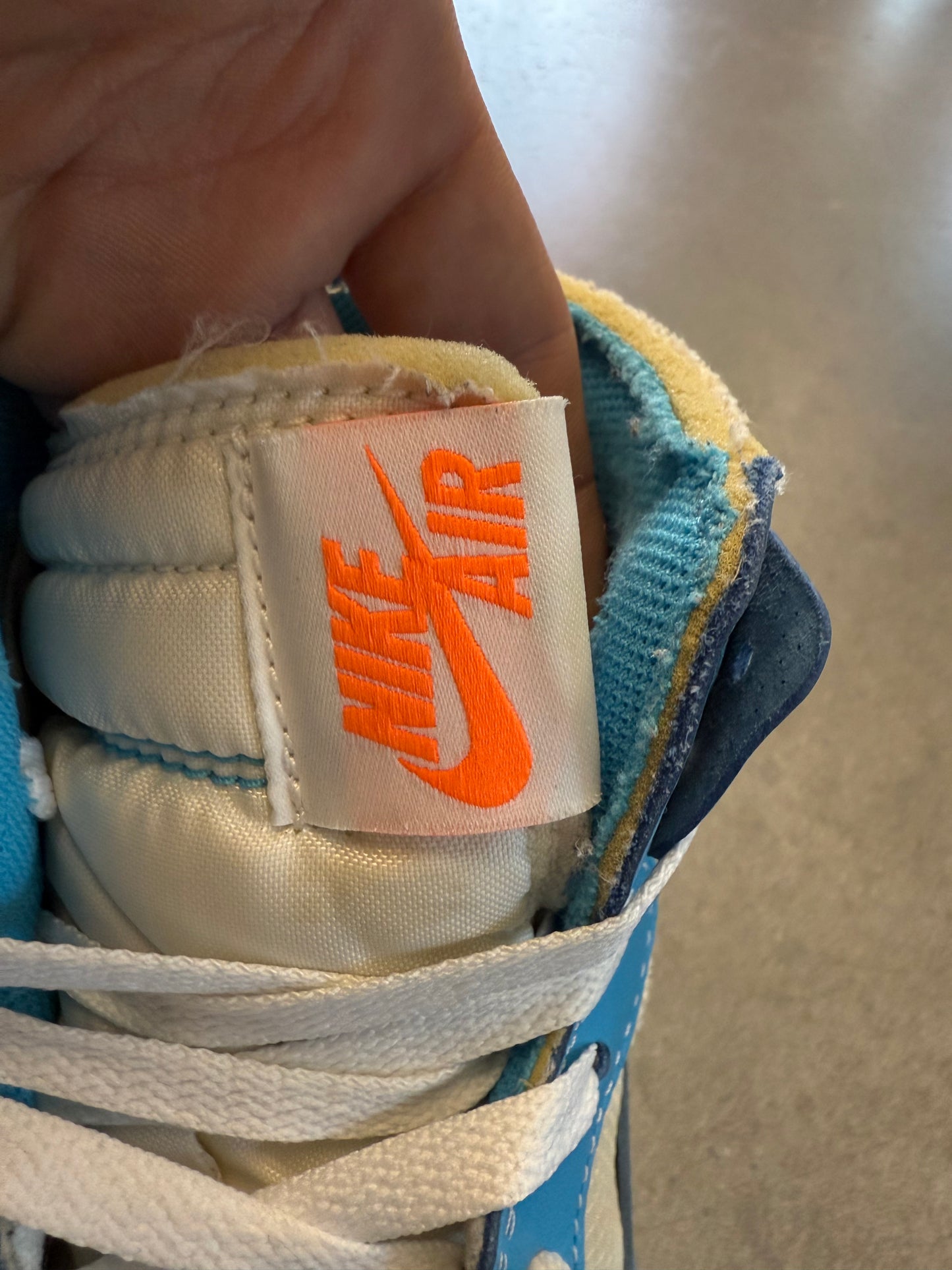 2018 SIZE 10.5 OFF-WHITE JORDAN 1 UNIVERSITY BLUE (PRE-OWNED NO BOX/LACES)