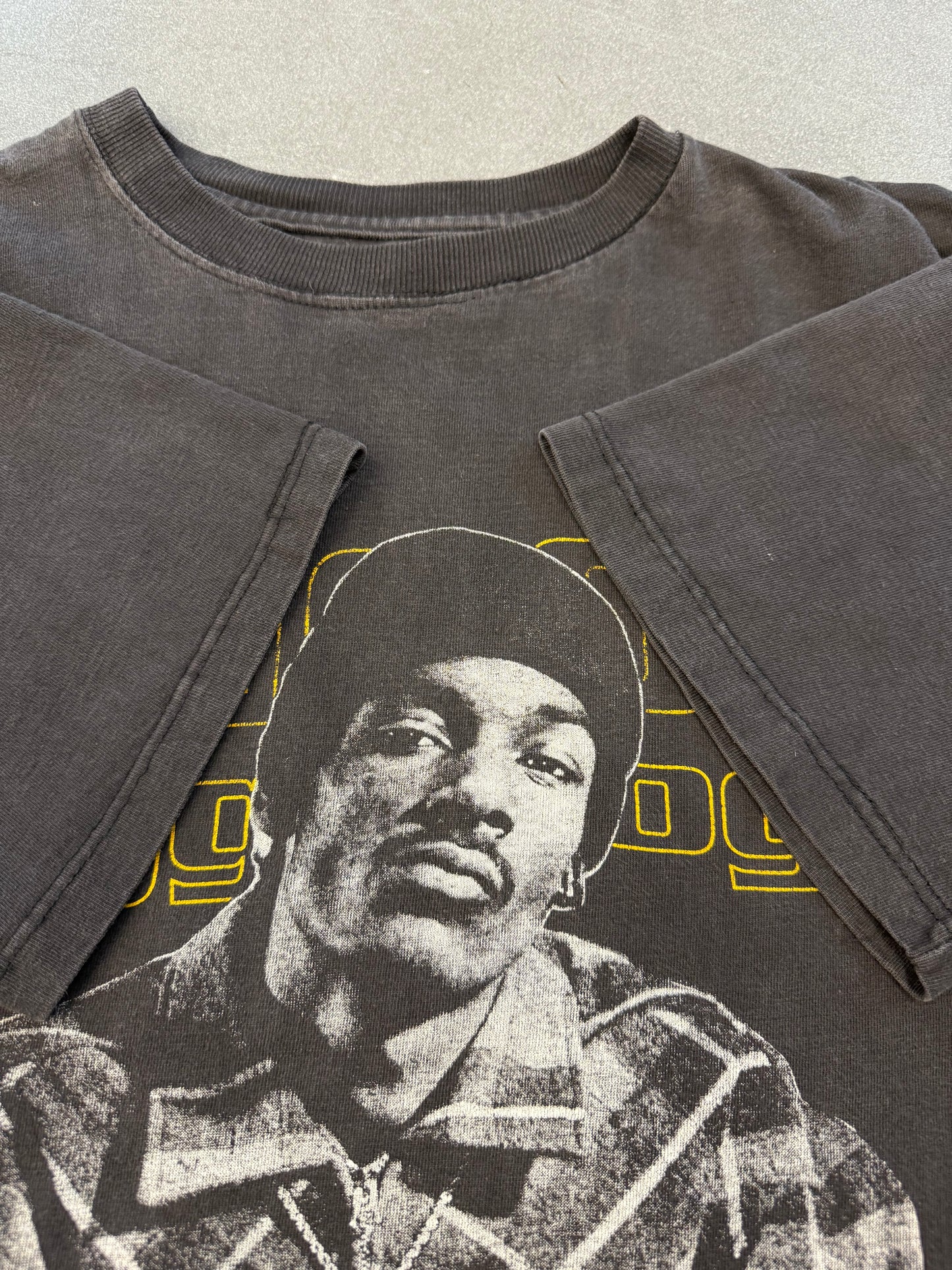 90'S SNOOP DOGGY DOGG "DOGGYSTYLE" YELLOW PRINT BOOTLEG RAP TEE (PULLED TAG)