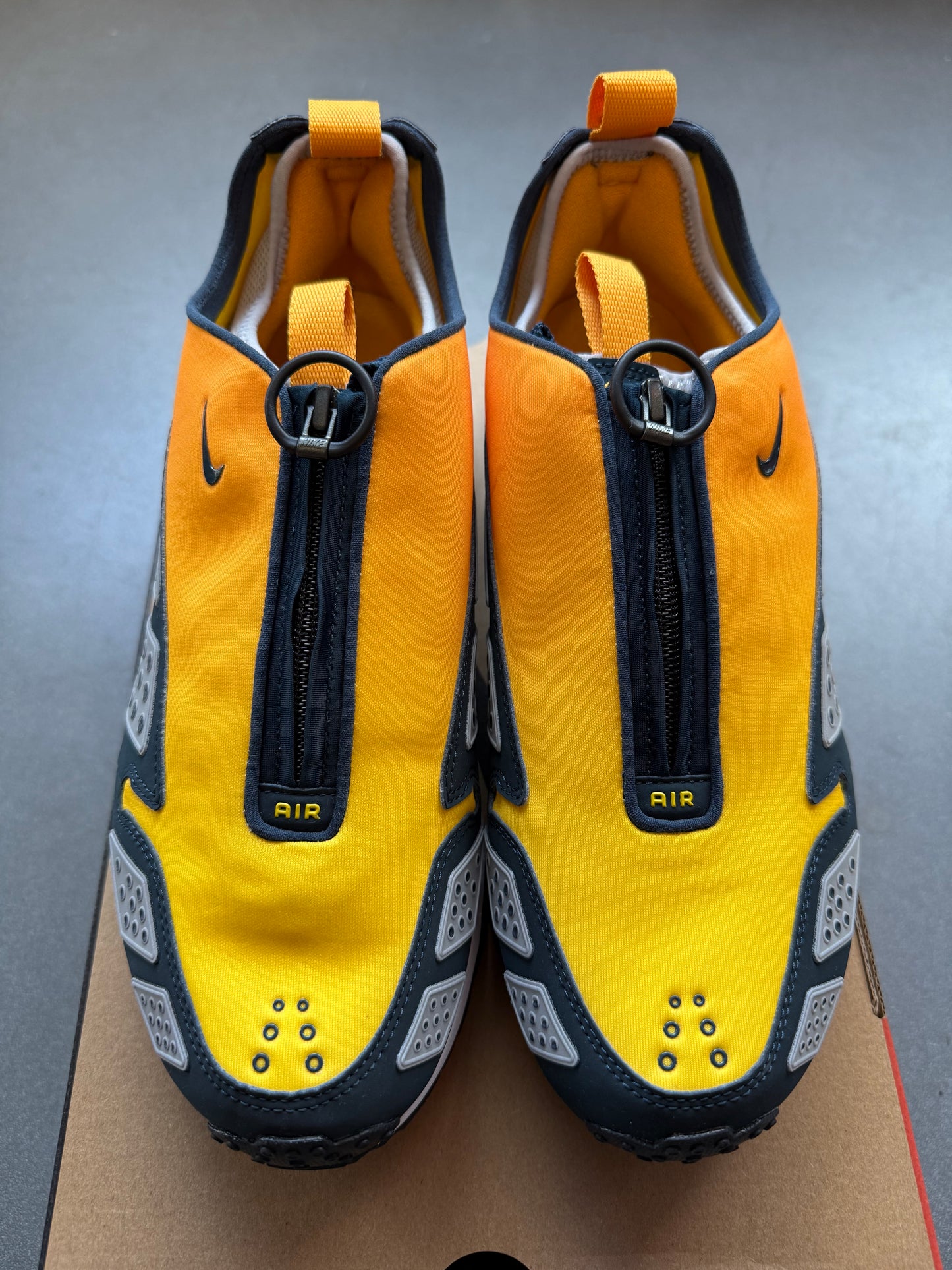 2024 SIZE 11.5 WOMEN'S NIKE AIR MAX SUNDER CANYON GOLD (NEW WITH BOX)