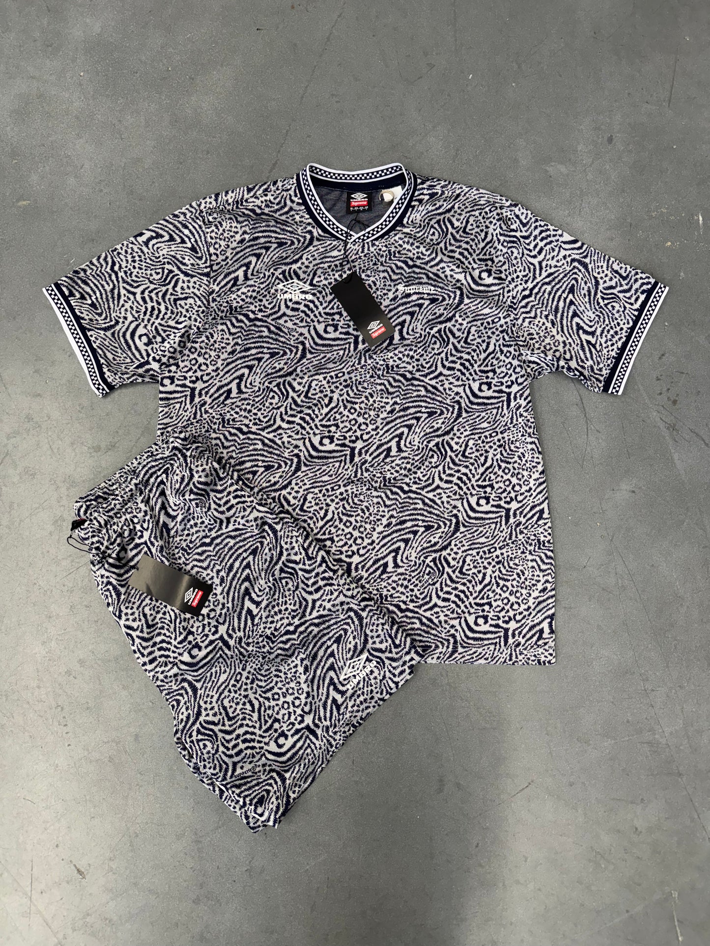 SS23 SUPREME UMBRO JACQUARD ANIMAL PRINT SOCCER JERSEY - NAVY