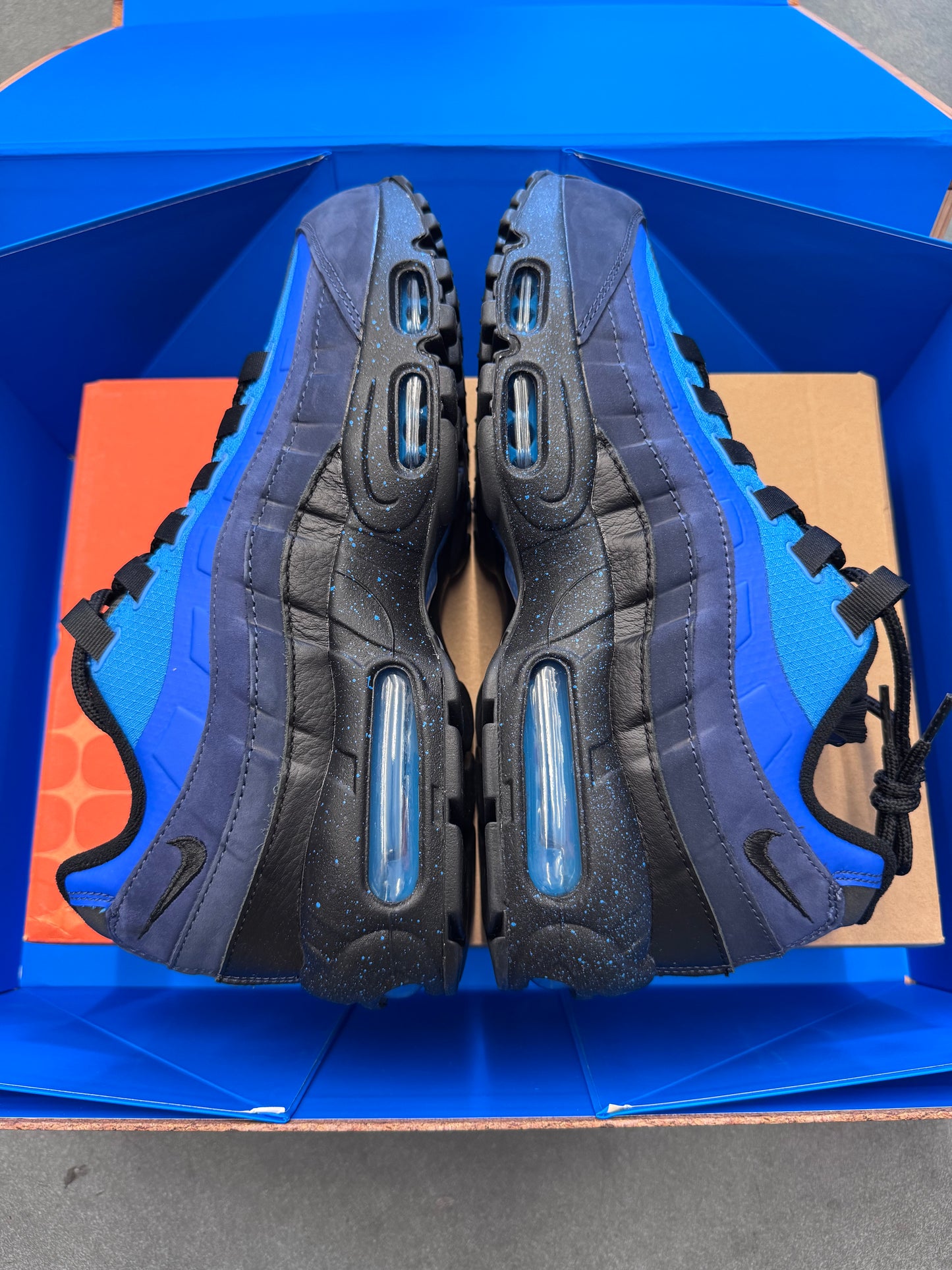 2024 SIZE 9.5 NIKE AIR MAX 95 & NIKE AIR FORCE 1 LOW STASH SPECIAL BOX (WITH POSTER) (SIGNED) (BRAND NEW OG ALL)