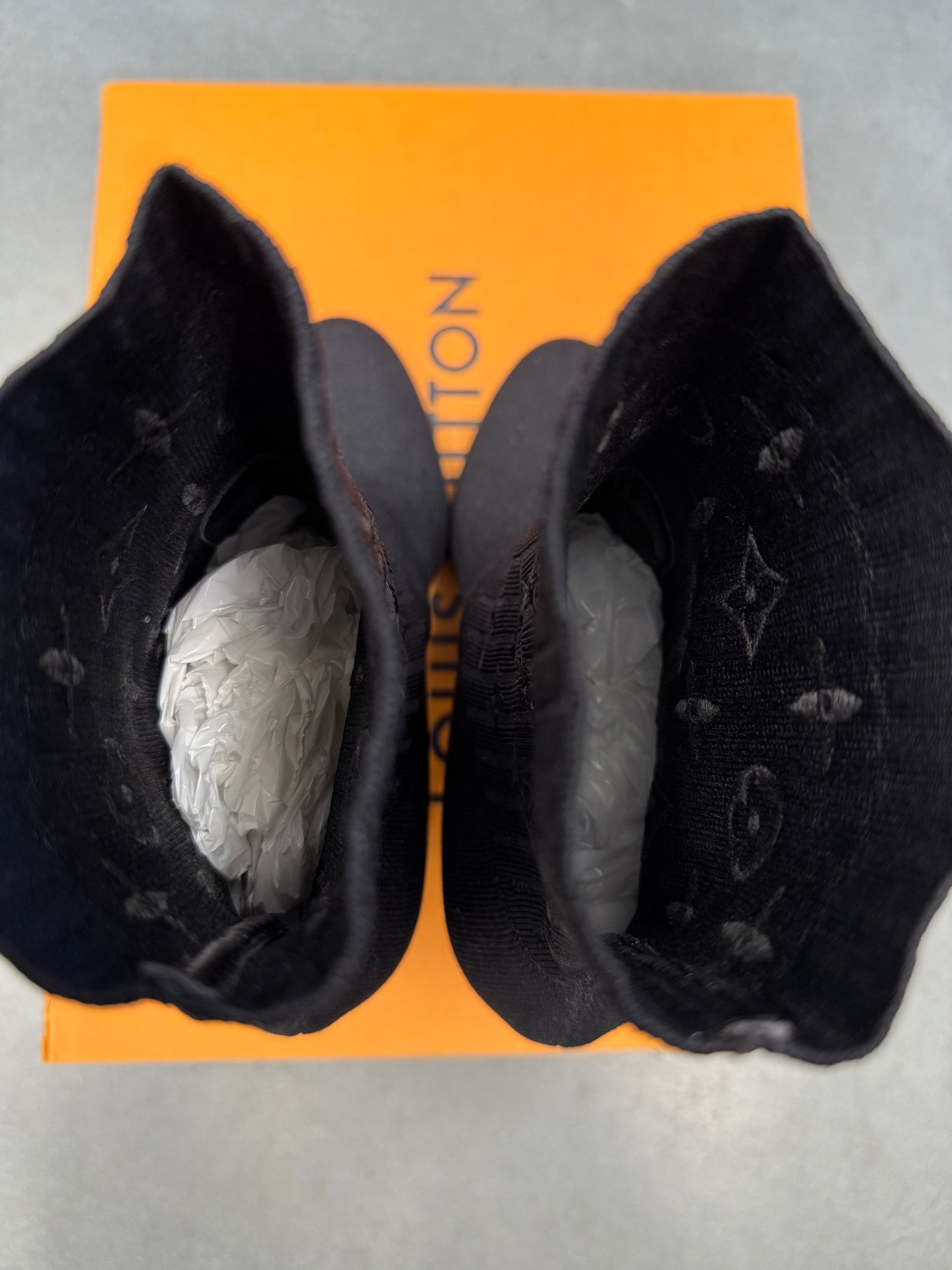 LV SIZE 36.5 (US 6.5) LOUIS VUITTON SILHOUETTE ANKLE BOOTS - BLACK (PRE-OWNED WITH BOX)