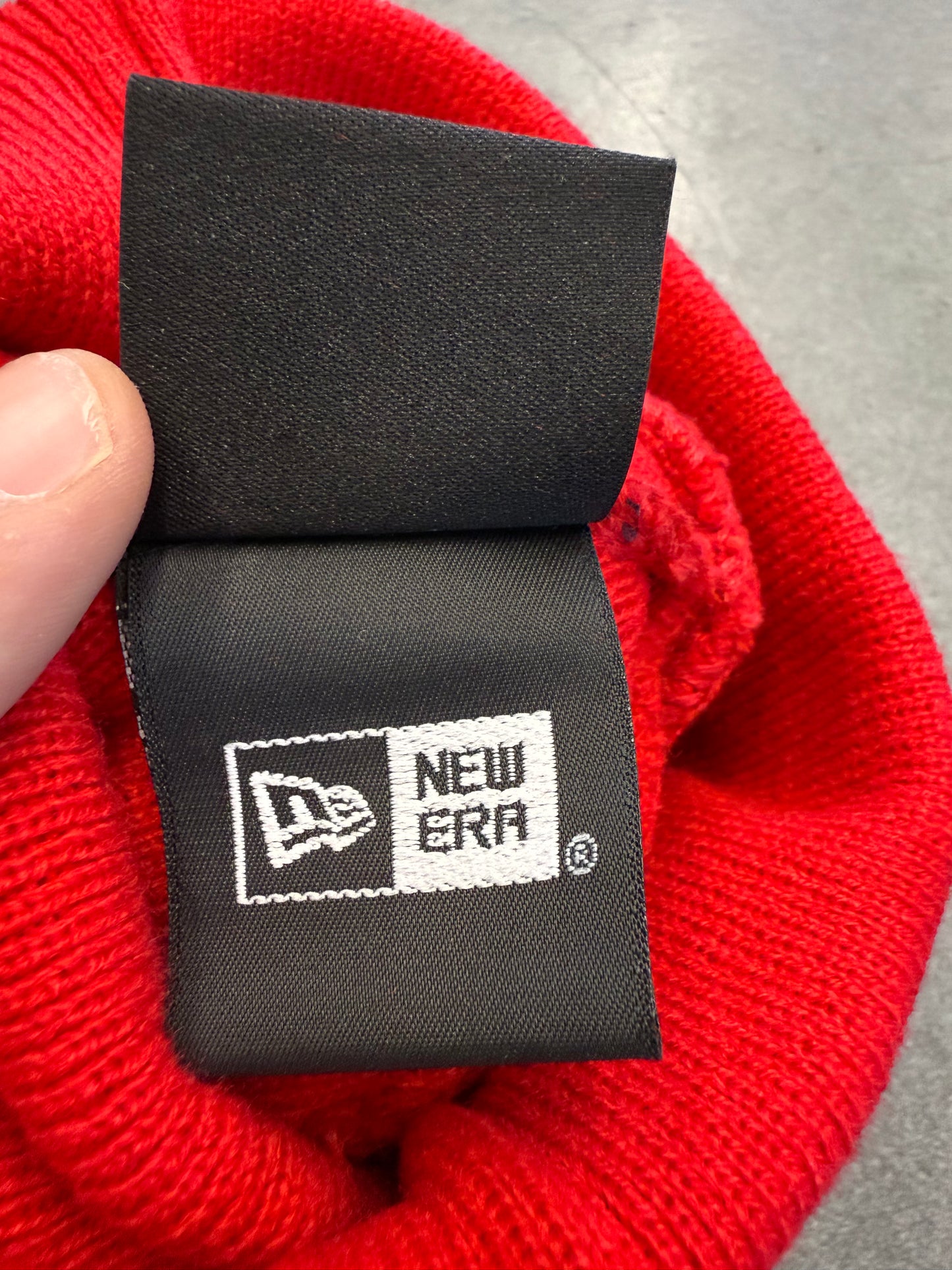 FW23 SUPREME NEW ERA BOX LOGO BEANIE - RED