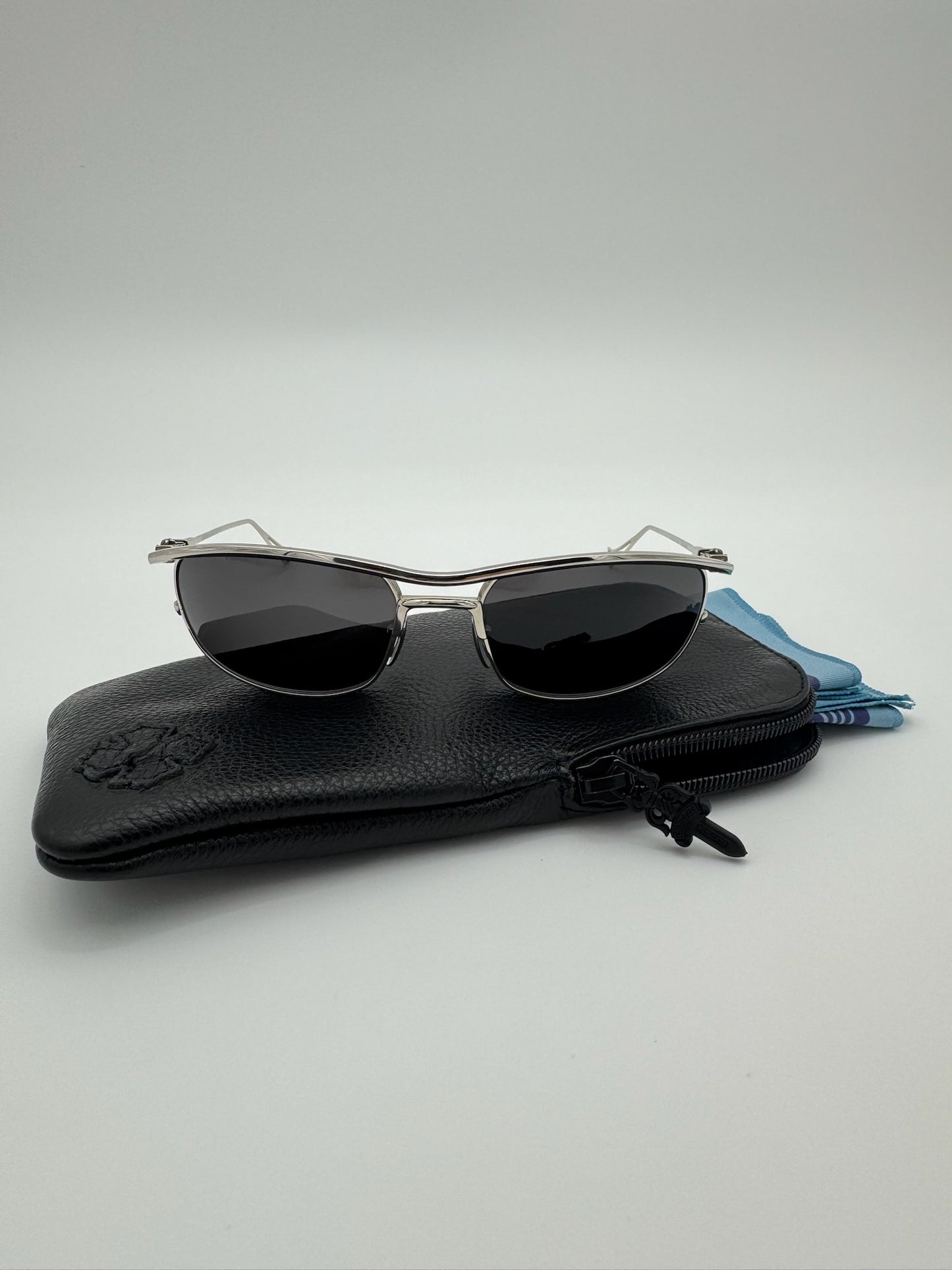 CHROME HEARTS INSTAOUNCE SILVER SUNGLASSES WITH CASE
