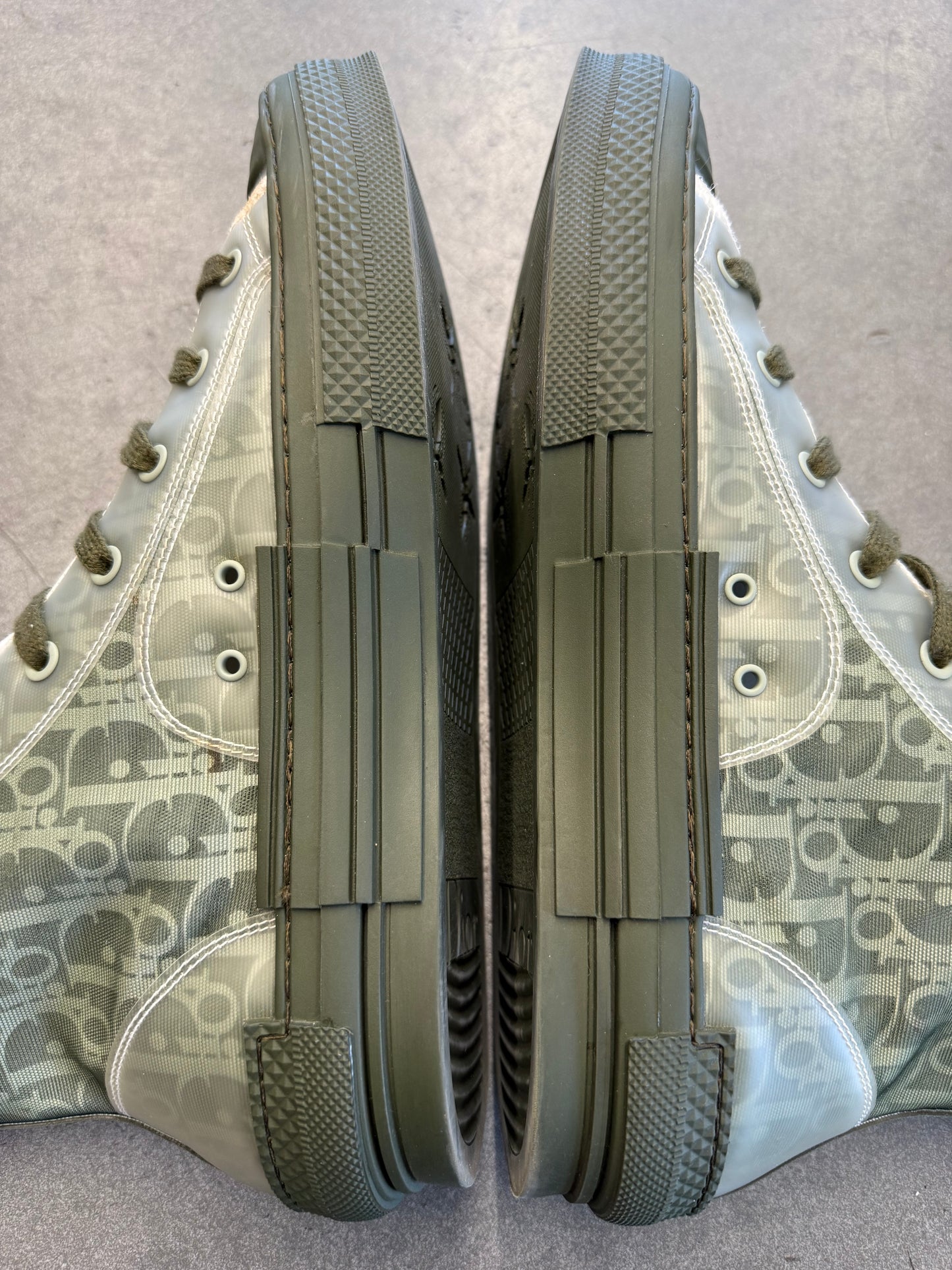 DIOR SIZE 44 B23 HIGH TOP DARK OLIVE SNEAKER (PRE-OWNED NO BOX)