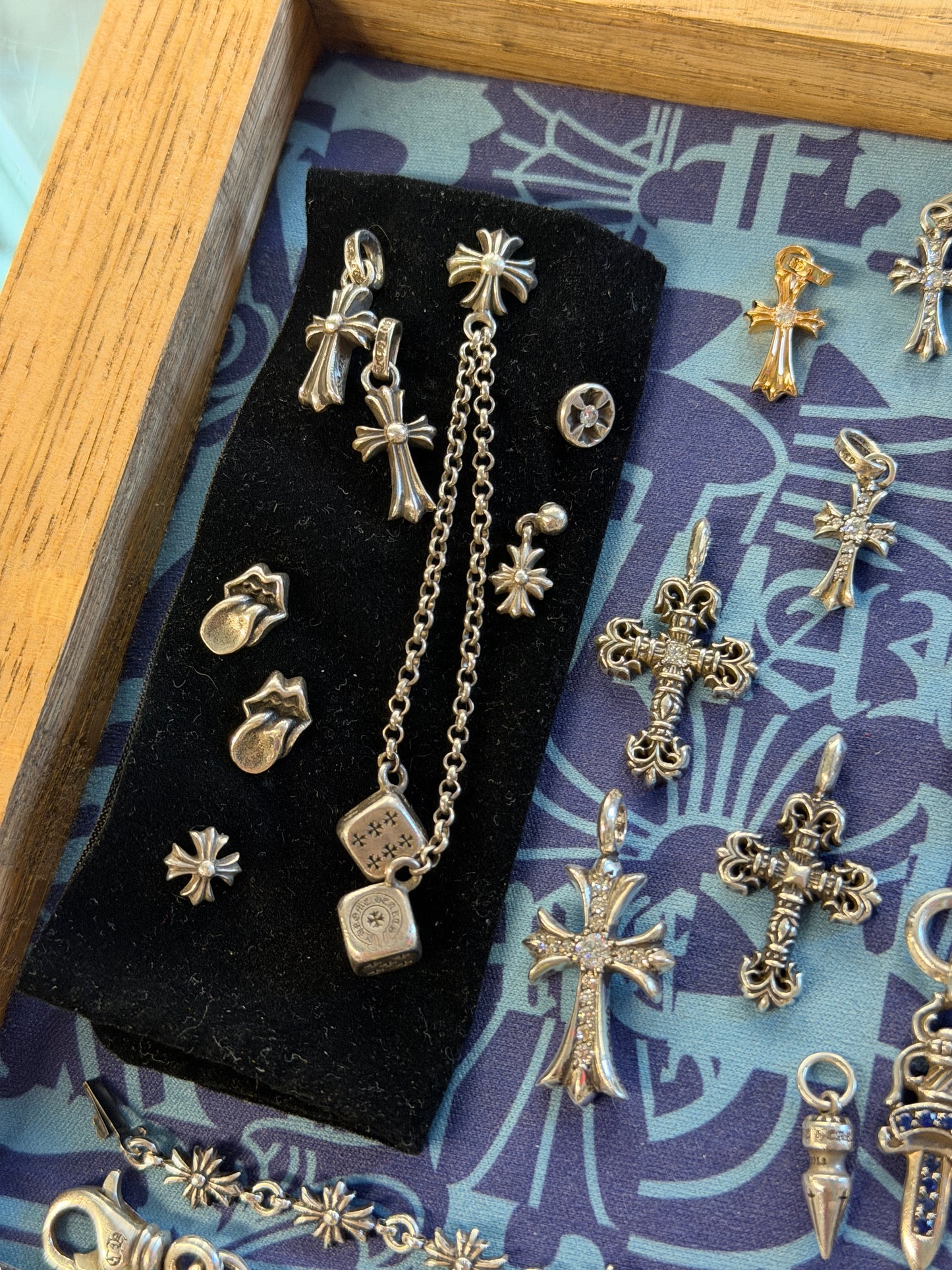 CHROME HEARTS SILVER PLUS DIAMOND STUD EARRING