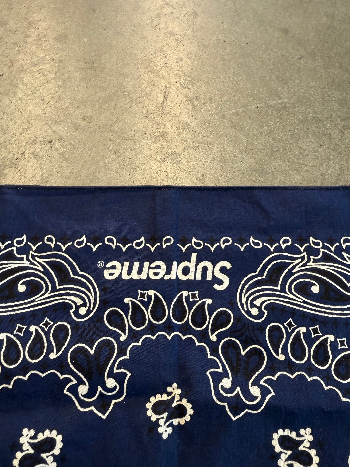SS24 SUPREME HAV A HANK PAISLEY BANDANA (USED )