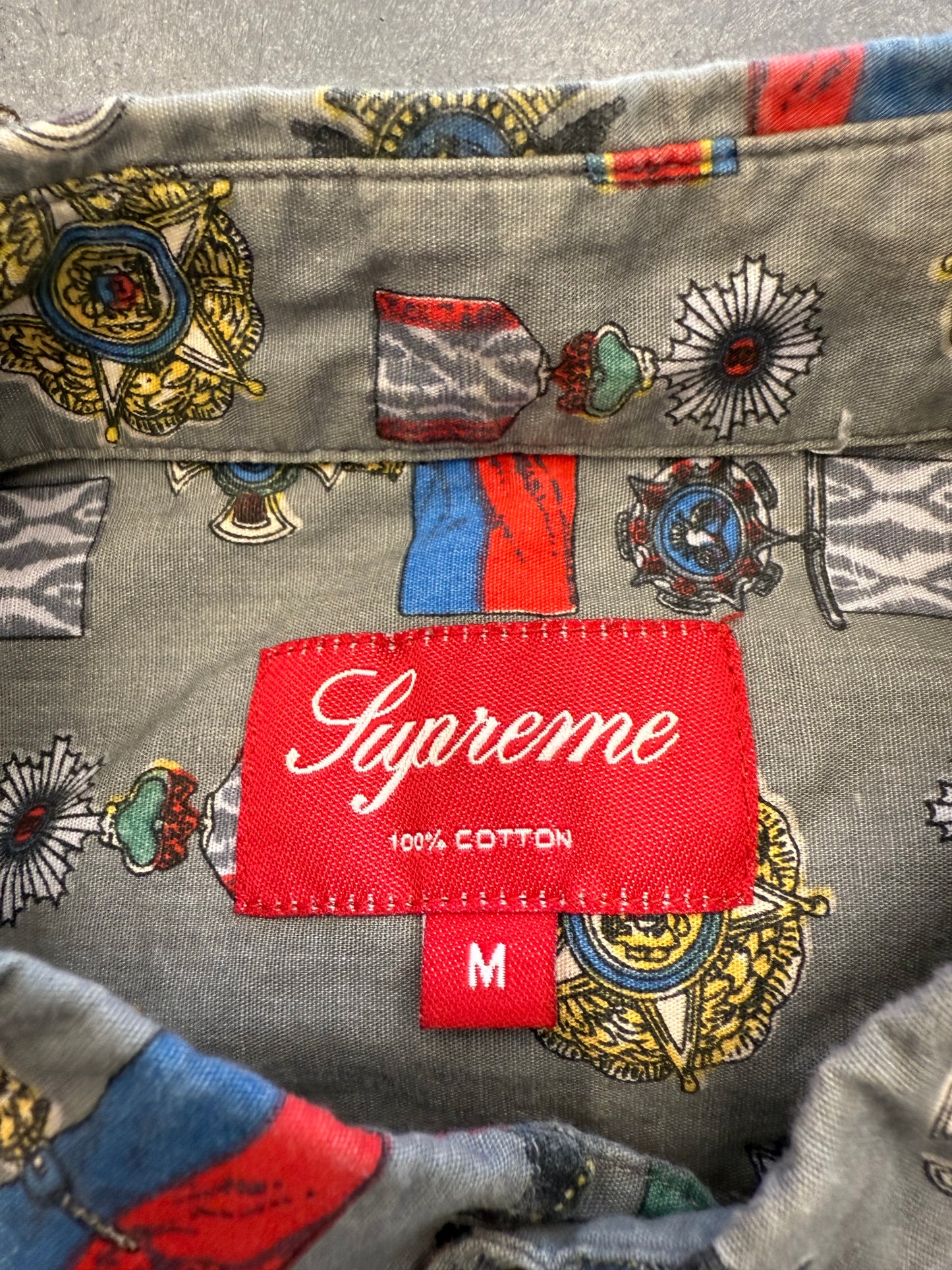 SS10 SUPREME MEDAL SS BUTTON-UP SHIRT