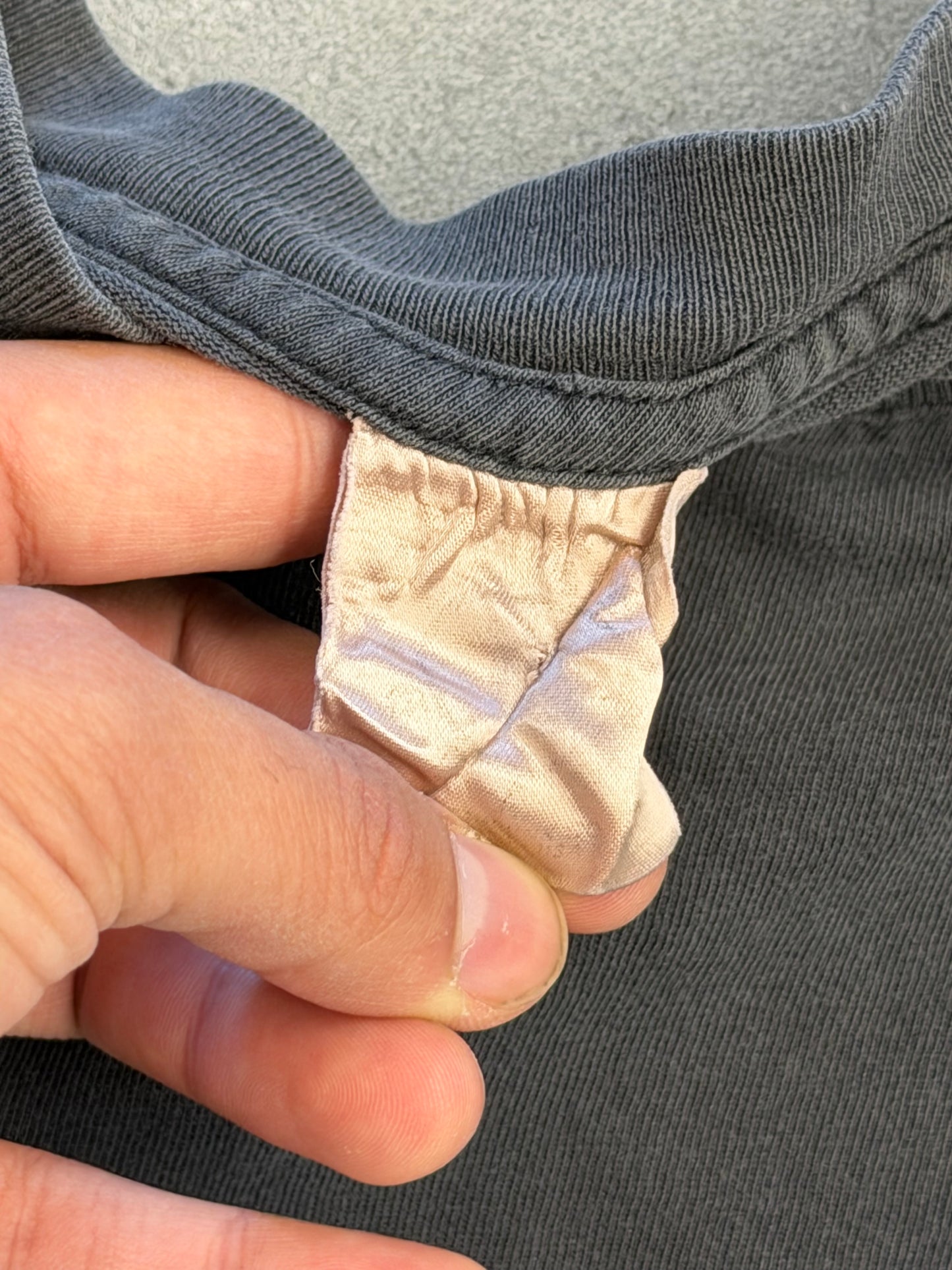 1999 007 THE WORLD IS NOT ENOUGH MOVIE TEE (FADED TAG)