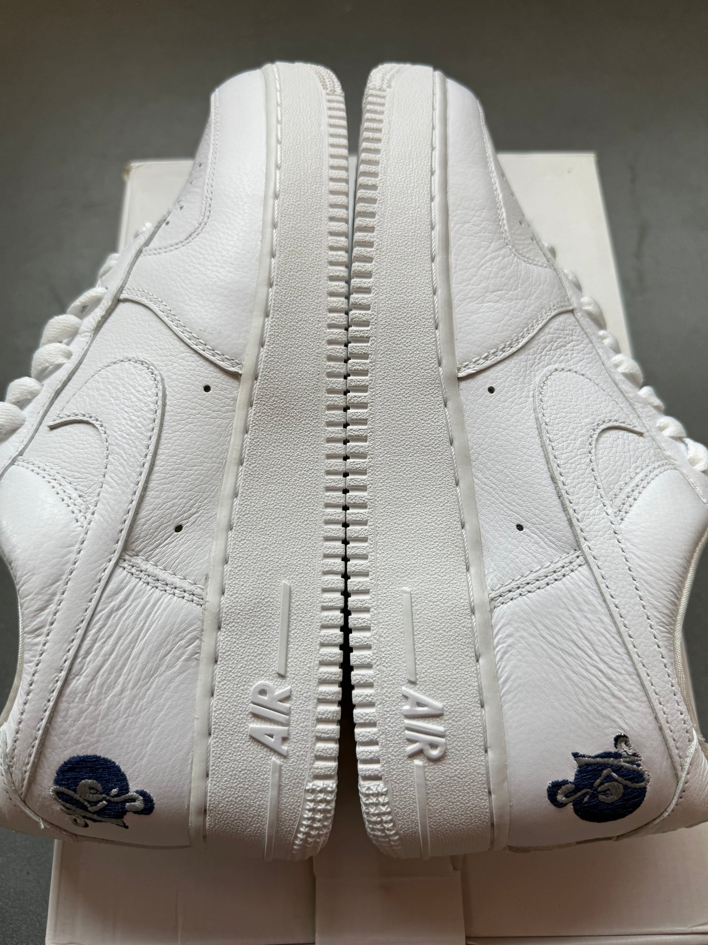 2017 SIZE 9.5 NIKE AIR FORCE 1 ROC-A-FELLA (AF100) (NEW WITH BOX)