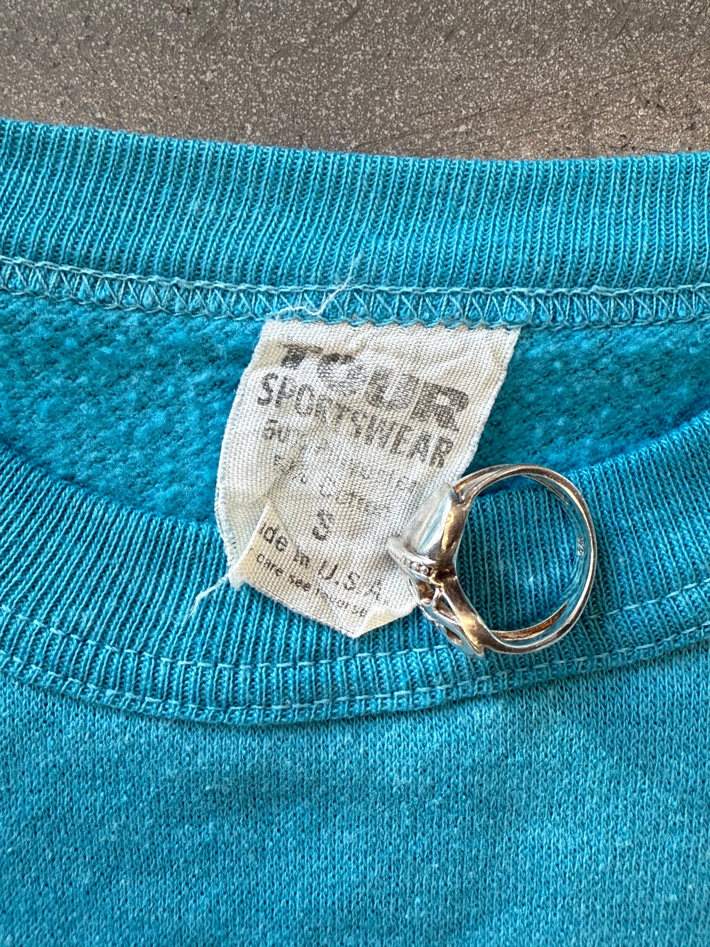 1984 THE PRETENDERS USA TOUR SLEEVELESS CREWNECK SWEATER TEE (TOUR TAG)