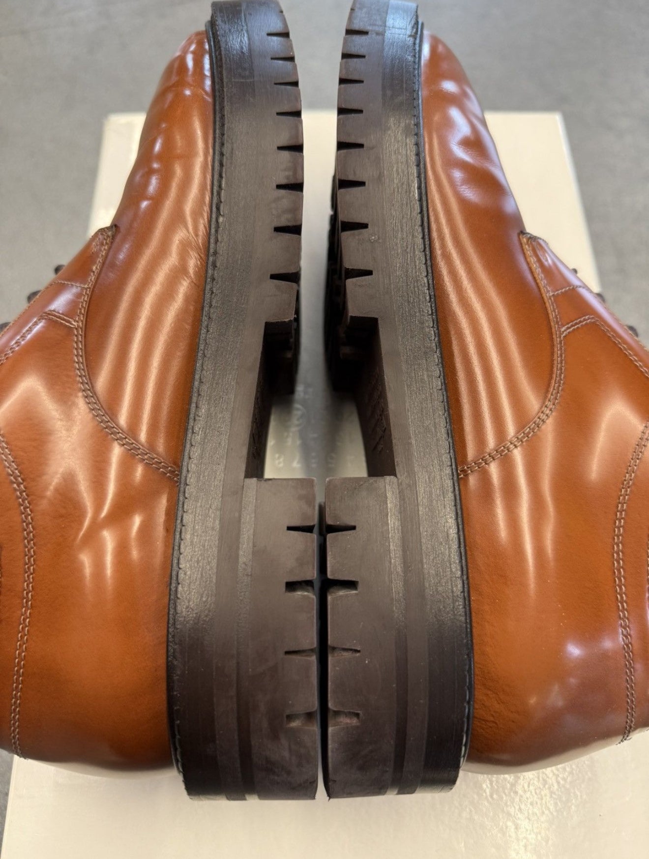 SIZE 40 MAISON MARGIELA TAN TABI LACE-UP DERBYS (PRE-OWNED WITH BOX)