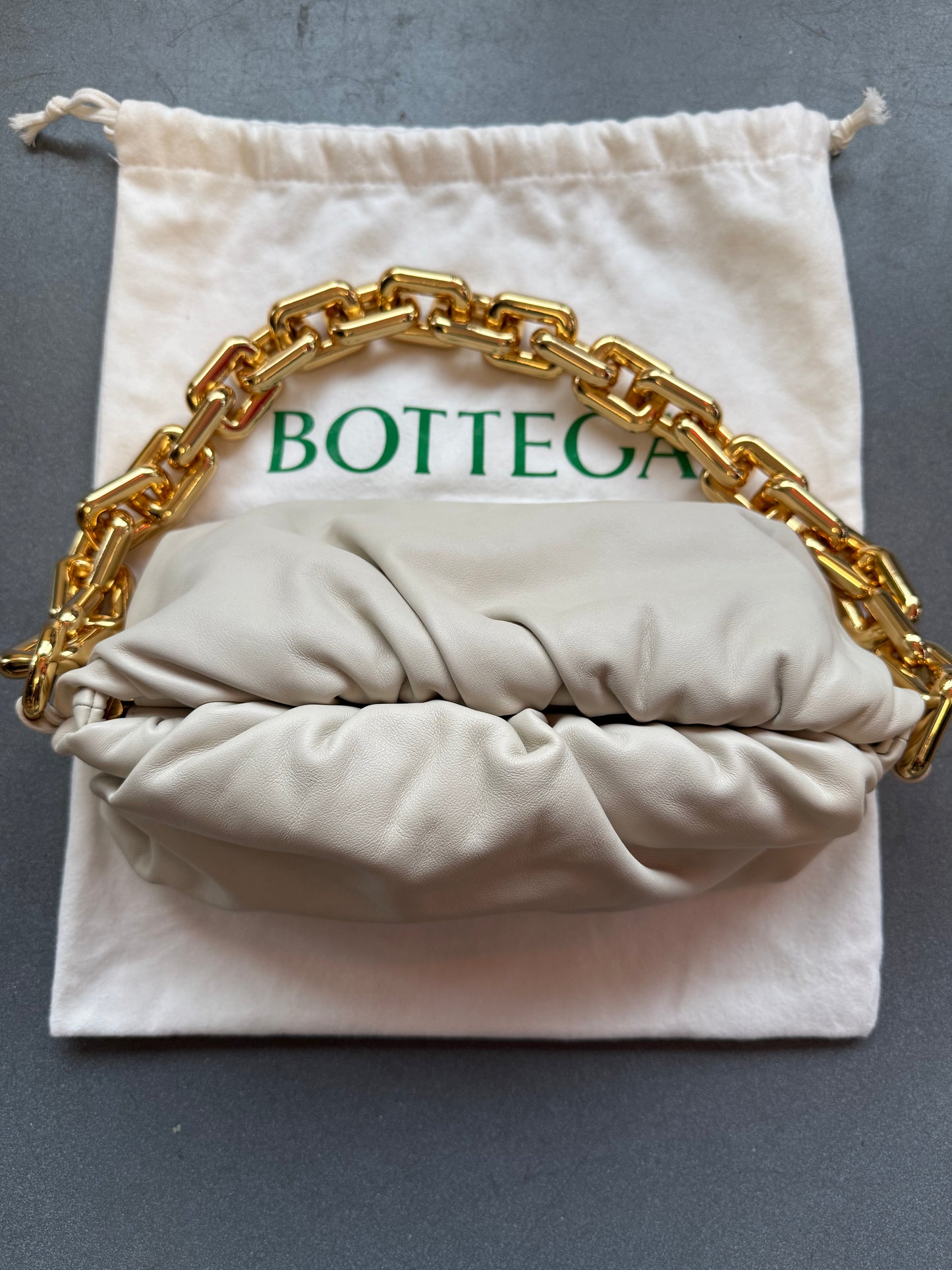 BOTTEGA VENETA LEATHER CHAIN POUCH HANDBAG - PLASTER (NEW WITH DUSTBAG) (TANIA)