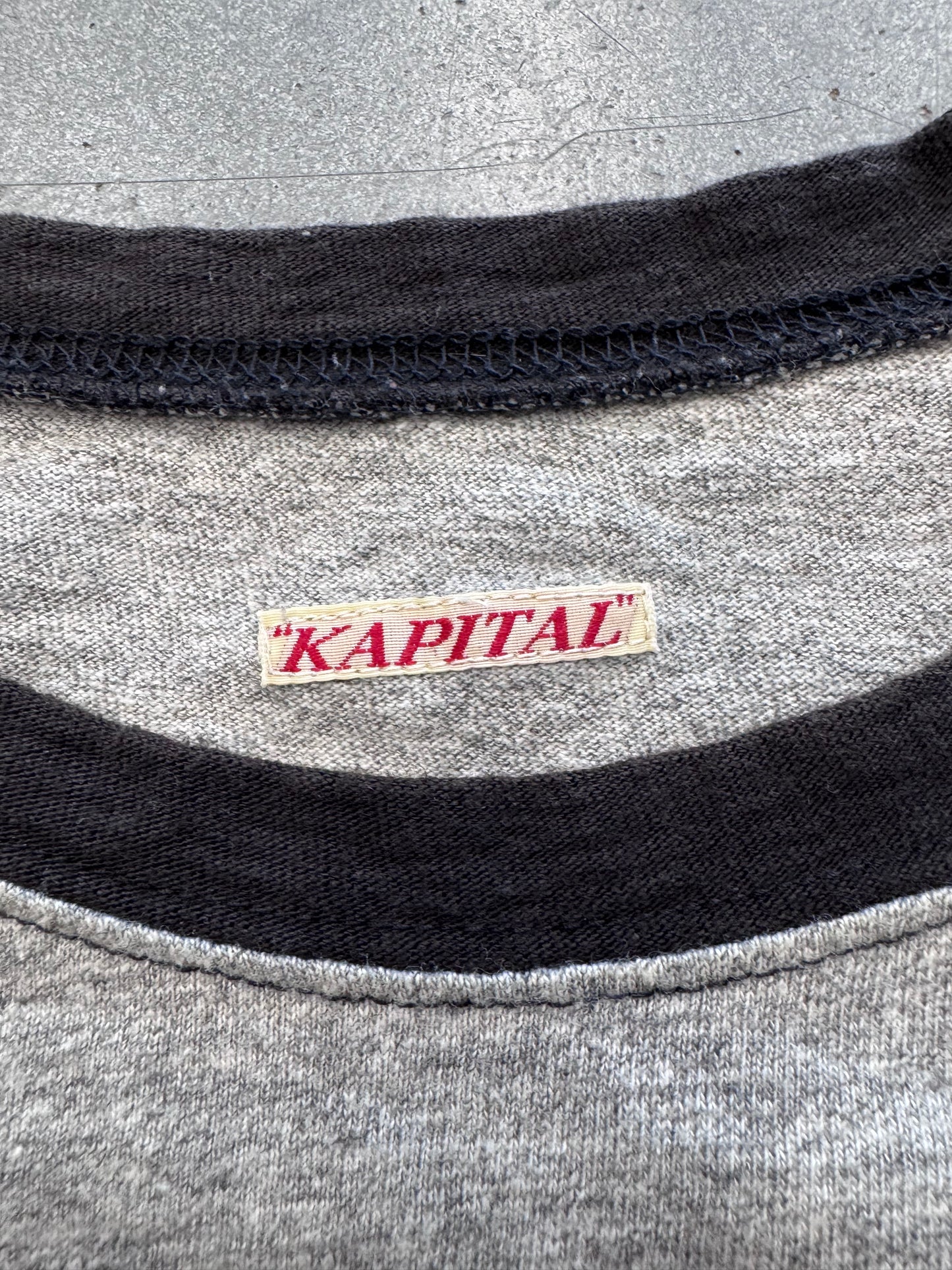 KAPITAL INDIGENOUS LIPS RAGLAN LS TEE