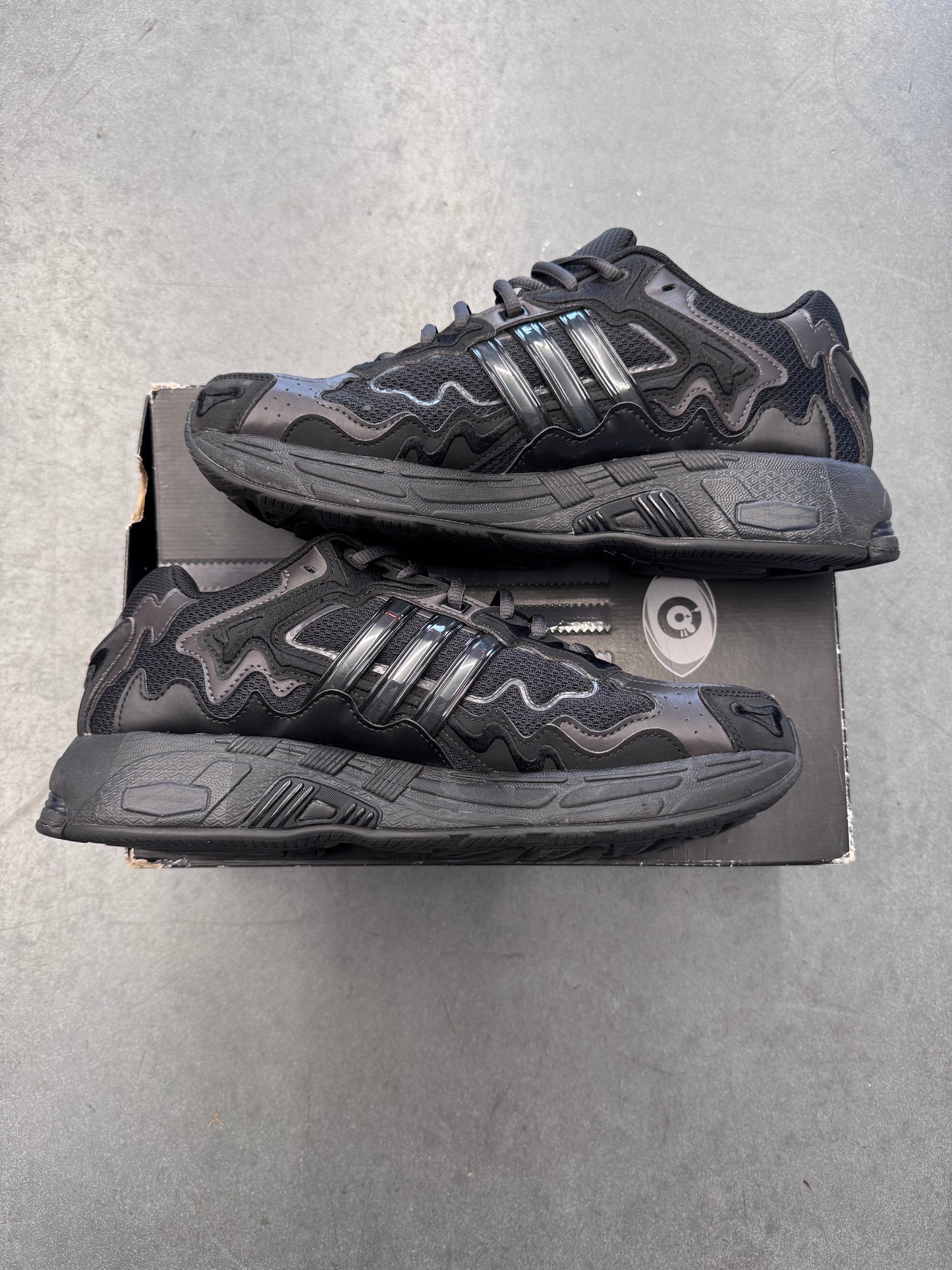 2023 SIZE 10.5 ADIDAS RESPONSE CL BAD BUNNY TRIPLE BLACK (PRE-OWNED WITH BOX)