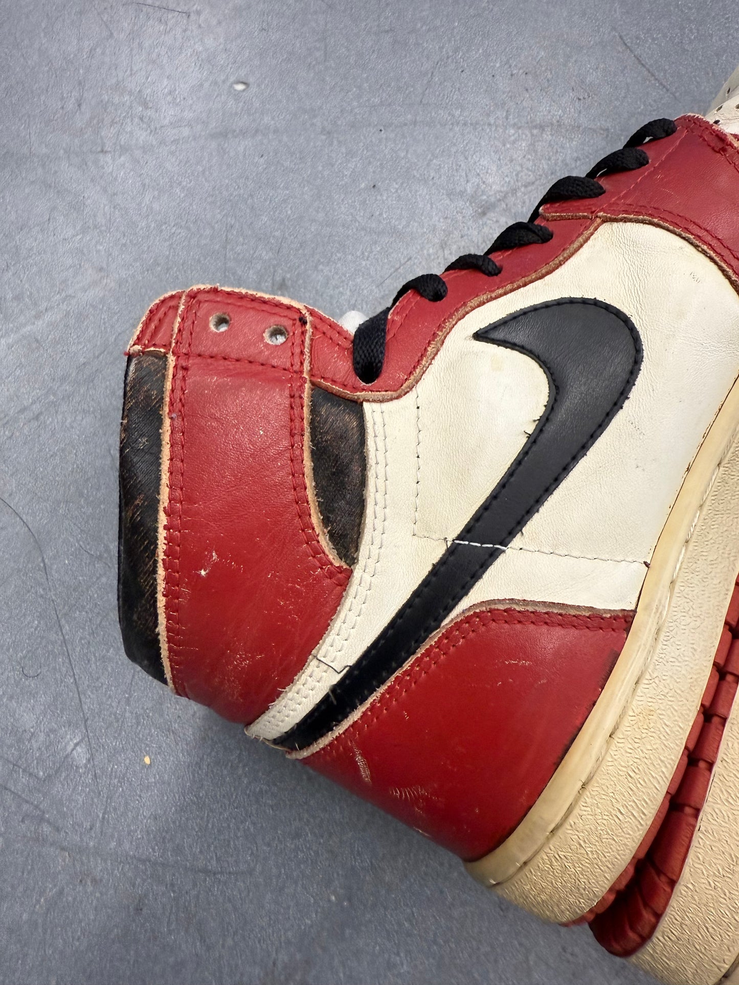 1985 SIZE 10.5 AIR JORDAN 1 CHICAGO (PRE-OWNED NO BOX)