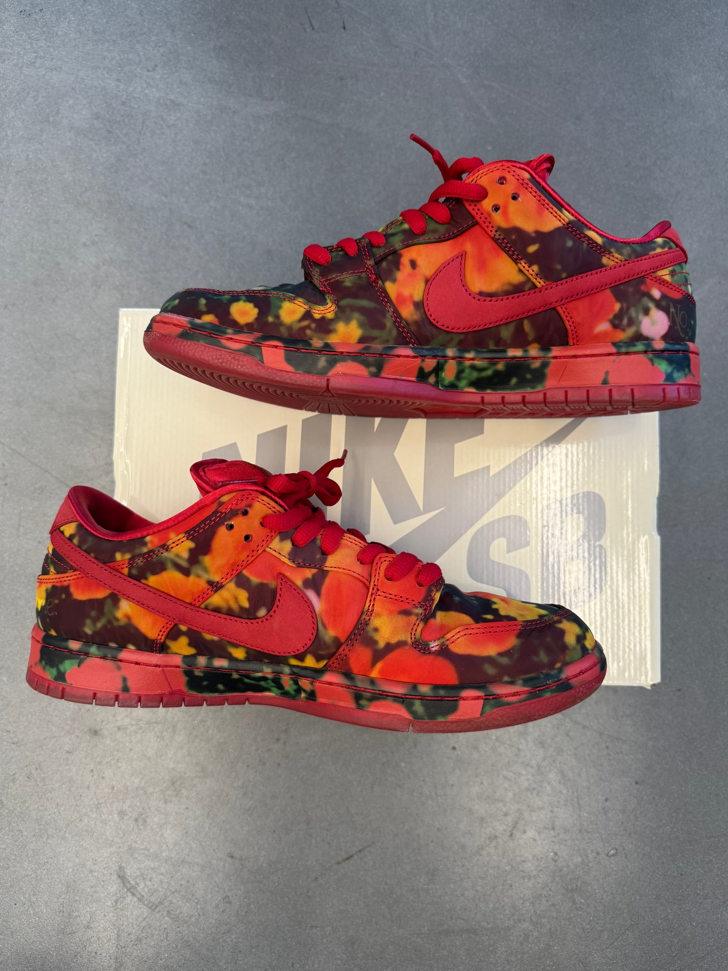 2024 SIZE 12 NIKE SB DUNK LOW THE WIZARD OF OZ POPPY FIELD (PRE-OWNED WITH BOX)