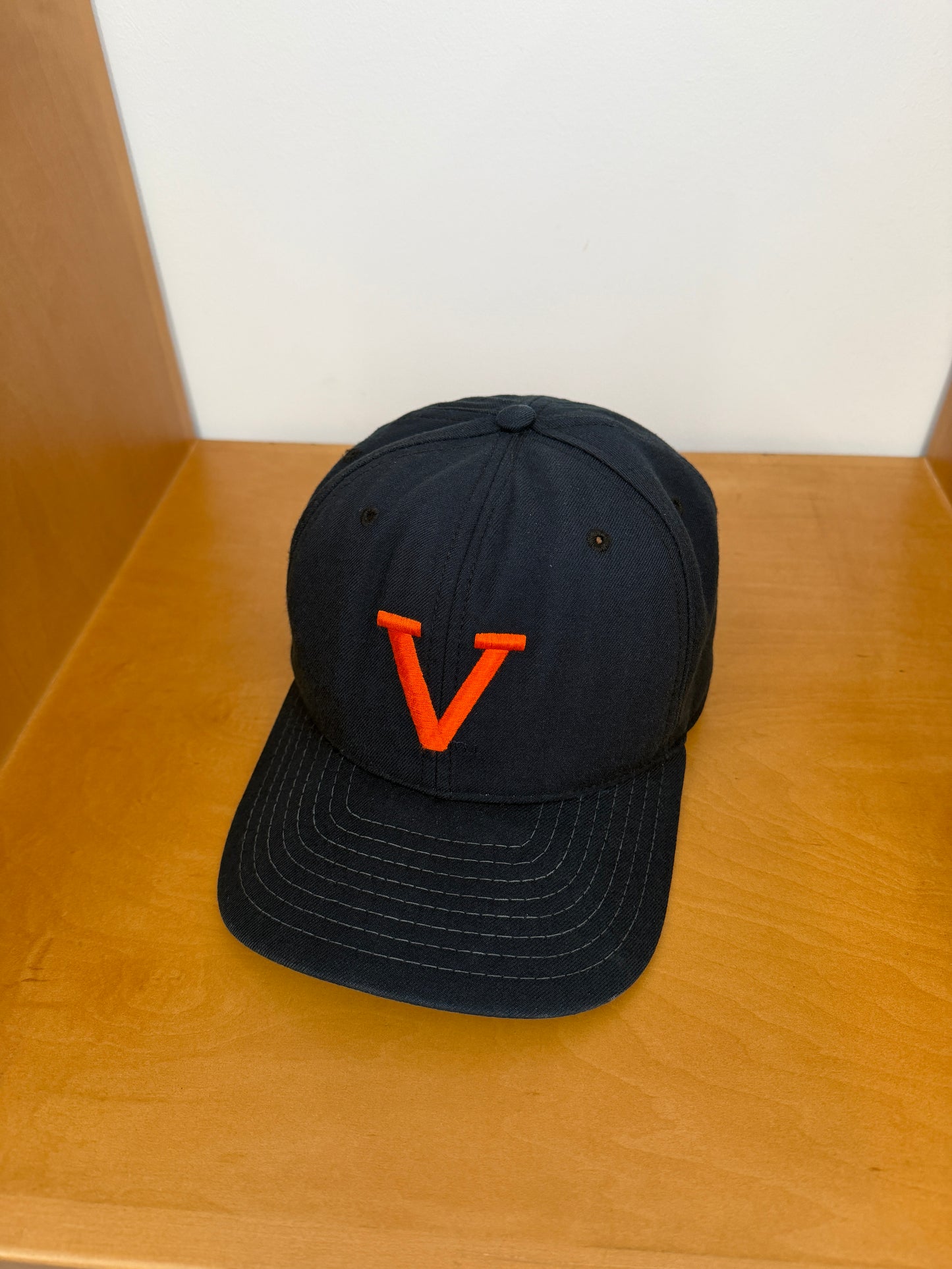80'S VINTAGE UNIVERSITY OF VIRGINIA SNAPBACK HAT AS SEEN IN EDWARD SCISSORHANDS (NEW ERA TAG)