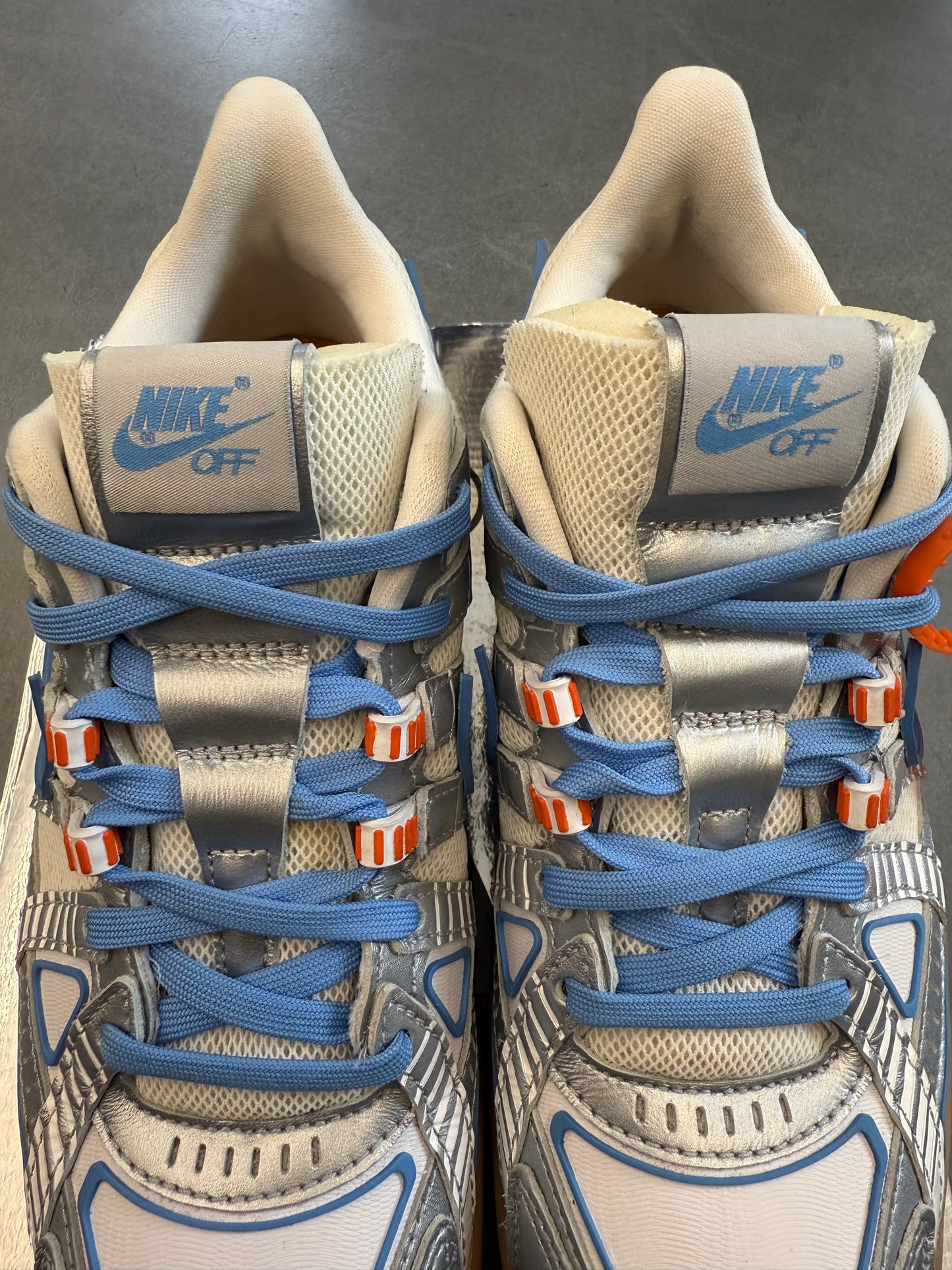 2020 SIZE 7.5 NIKE AIR RUBBER DUNK OFF-WHITE UNIVERSITY BLUE (PRE-OWNED WITH BOX)