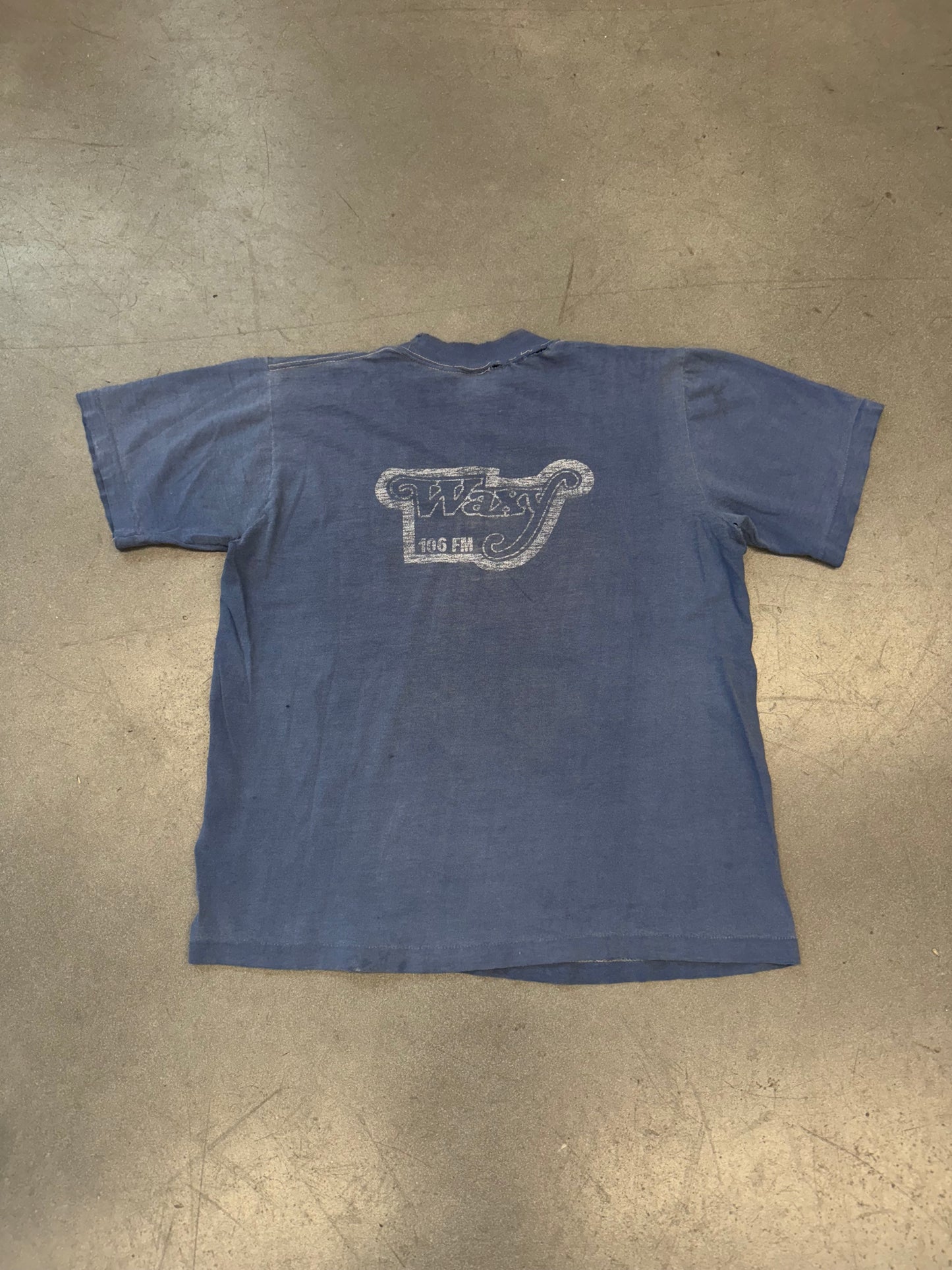 70'S BEATLES 10 YEAR ANNIVERSARY WAXY 106 FM DISTRESSED TEE (HEAVY TAG)