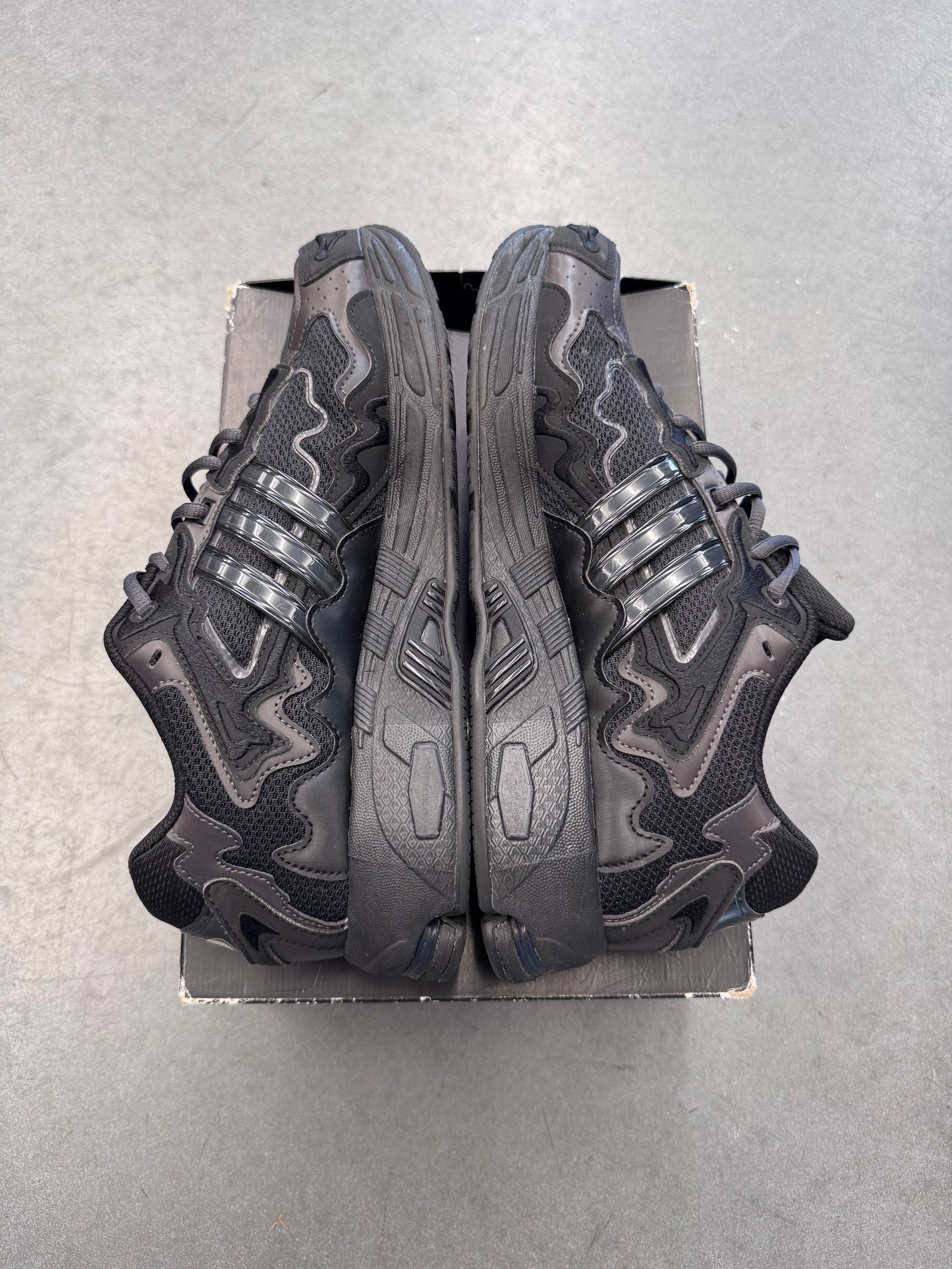 2023 SIZE 10.5 ADIDAS RESPONSE CL BAD BUNNY TRIPLE BLACK (PRE-OWNED WITH BOX)