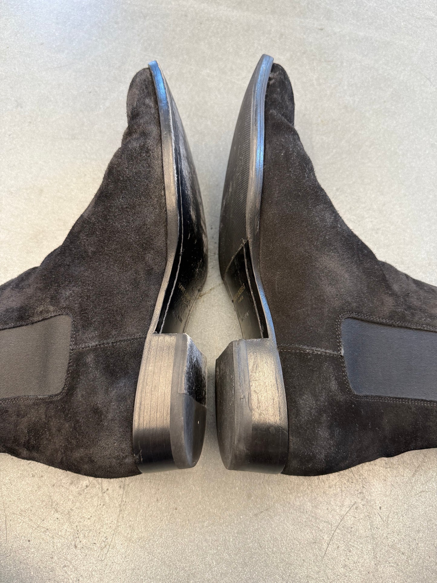 SIZE 41 SAINT LAURENT WYATT CHELSEA BOOTS - BLACK SUEDE (PRE-OWNED, RESOLED RIGHT FOOT, NO BOX)
