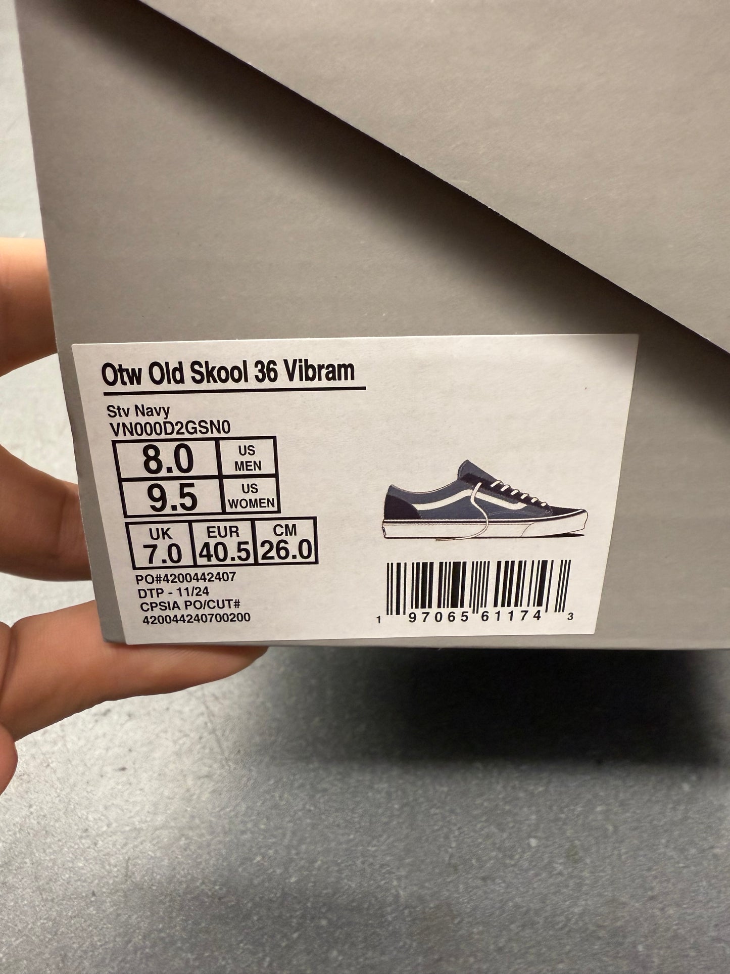 SIZE 8 VANS OTW OLD SKOOL 36 VIBRAM NAVY (PRE-OWNED WITH BOX)