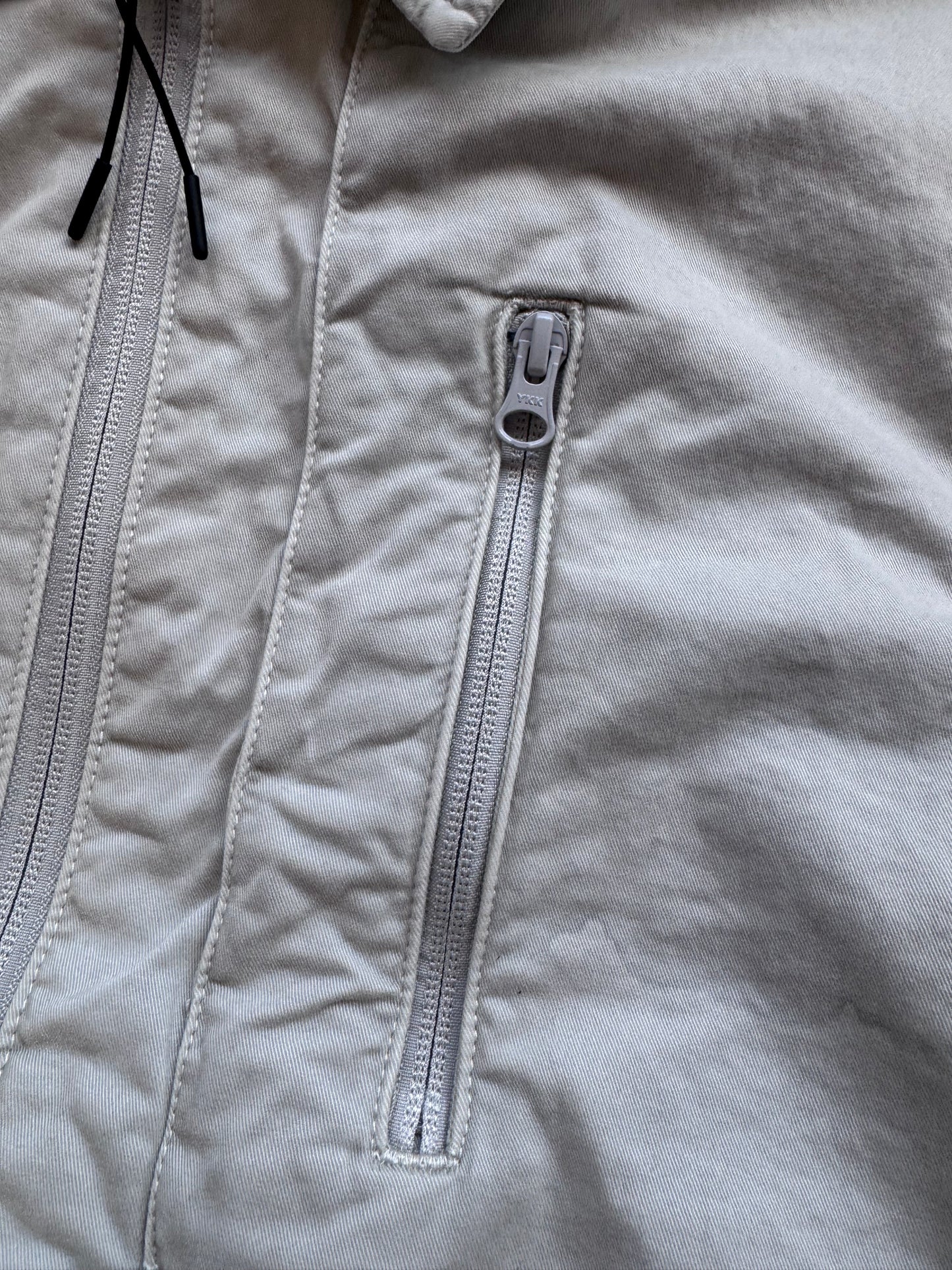 FW19 KITH MEN'S PIGMENT DYED TECH JACKET CEMENT (M)