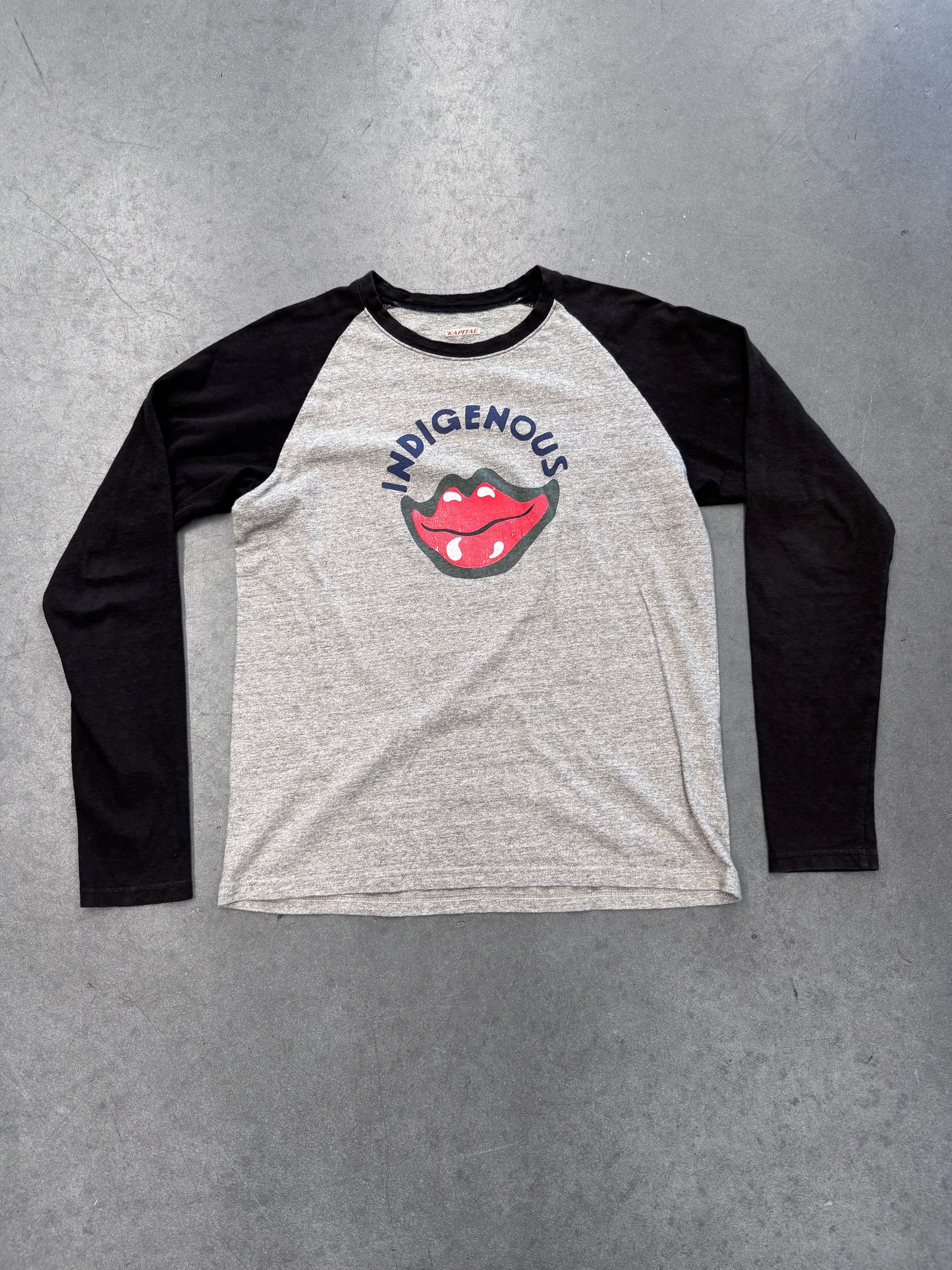 KAPITAL INDIGENOUS LIPS RAGLAN LS TEE