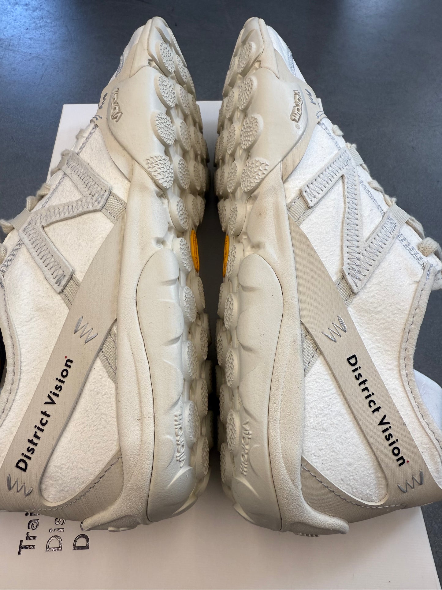 2025 SIZE 9 NEW BALANCE MT10 DISTRICT VISION CLOUD DANCER - WHITE (NEW WITH BOX)