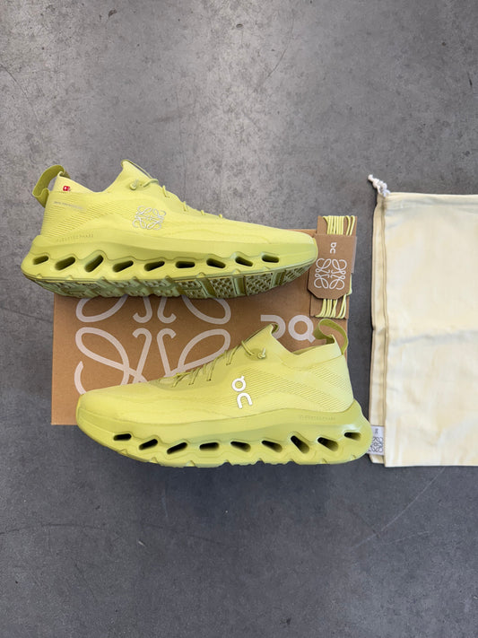 2023 SIZE 8 CLOUDTILT LOEWE - LIME GREEN (PRE-OWNED WITH BOX)