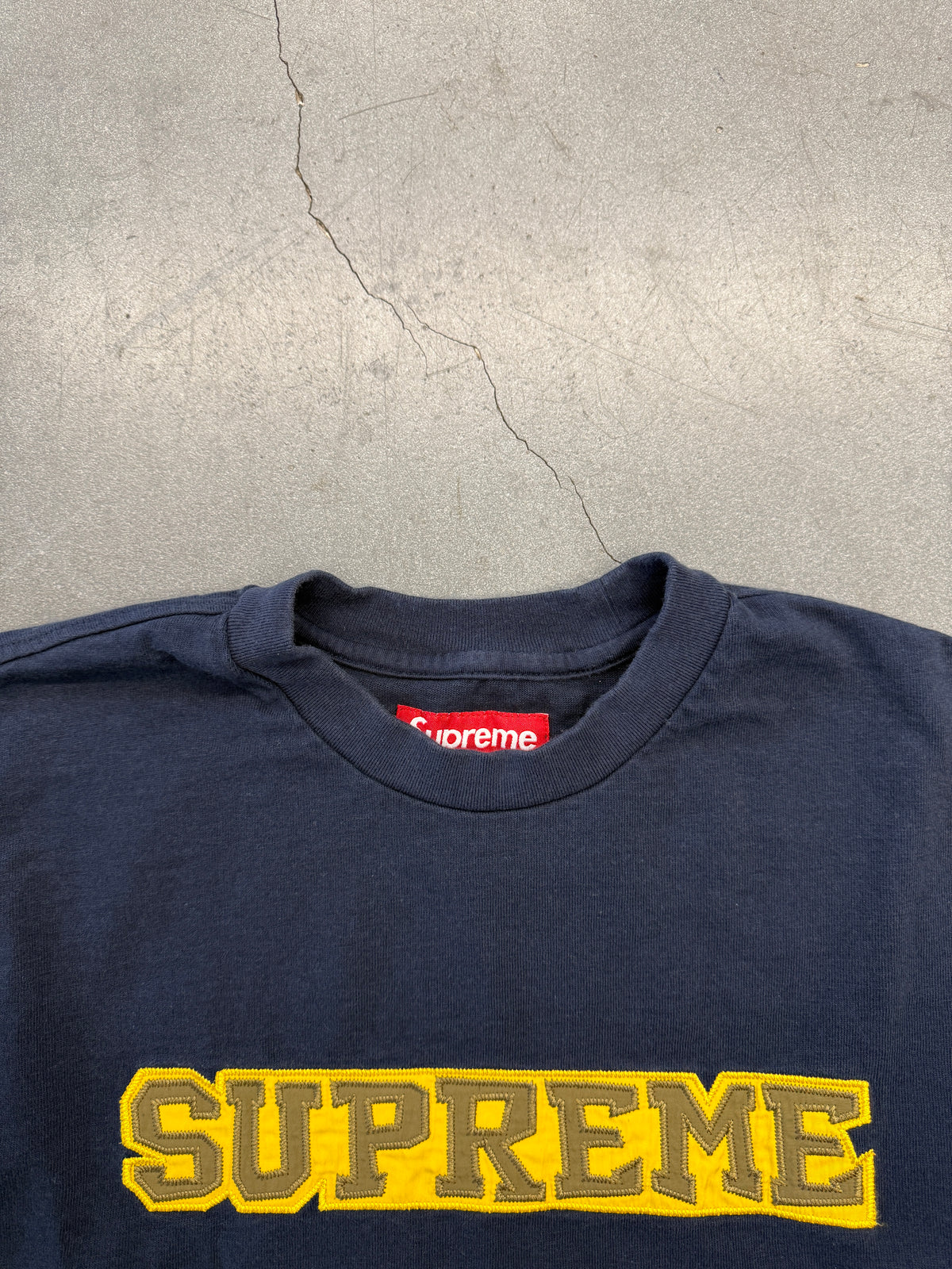SS25 SUPREME SATIN APPLIQUE SS TOP - NAVY