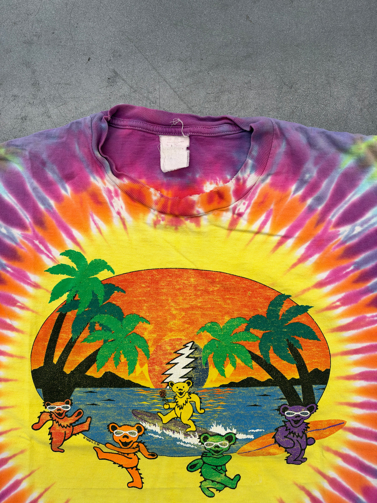 1998 GRATEFUL DEAD BEARS BEACH SURFING TIE-DYE TEE (FADED TAG)