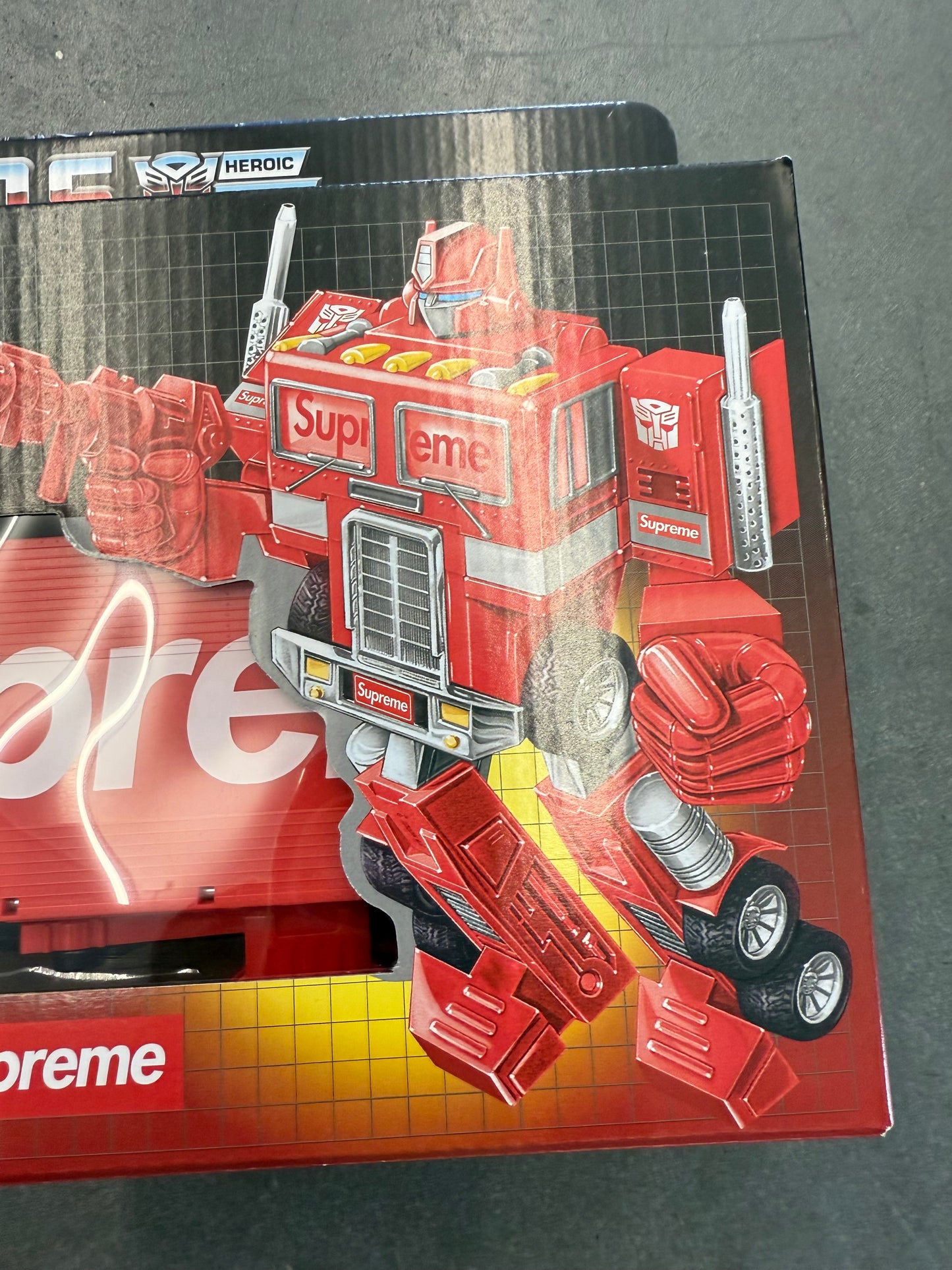 SS25 SUPREME TRANSFORMERS G1 OPTIMUS PRIME