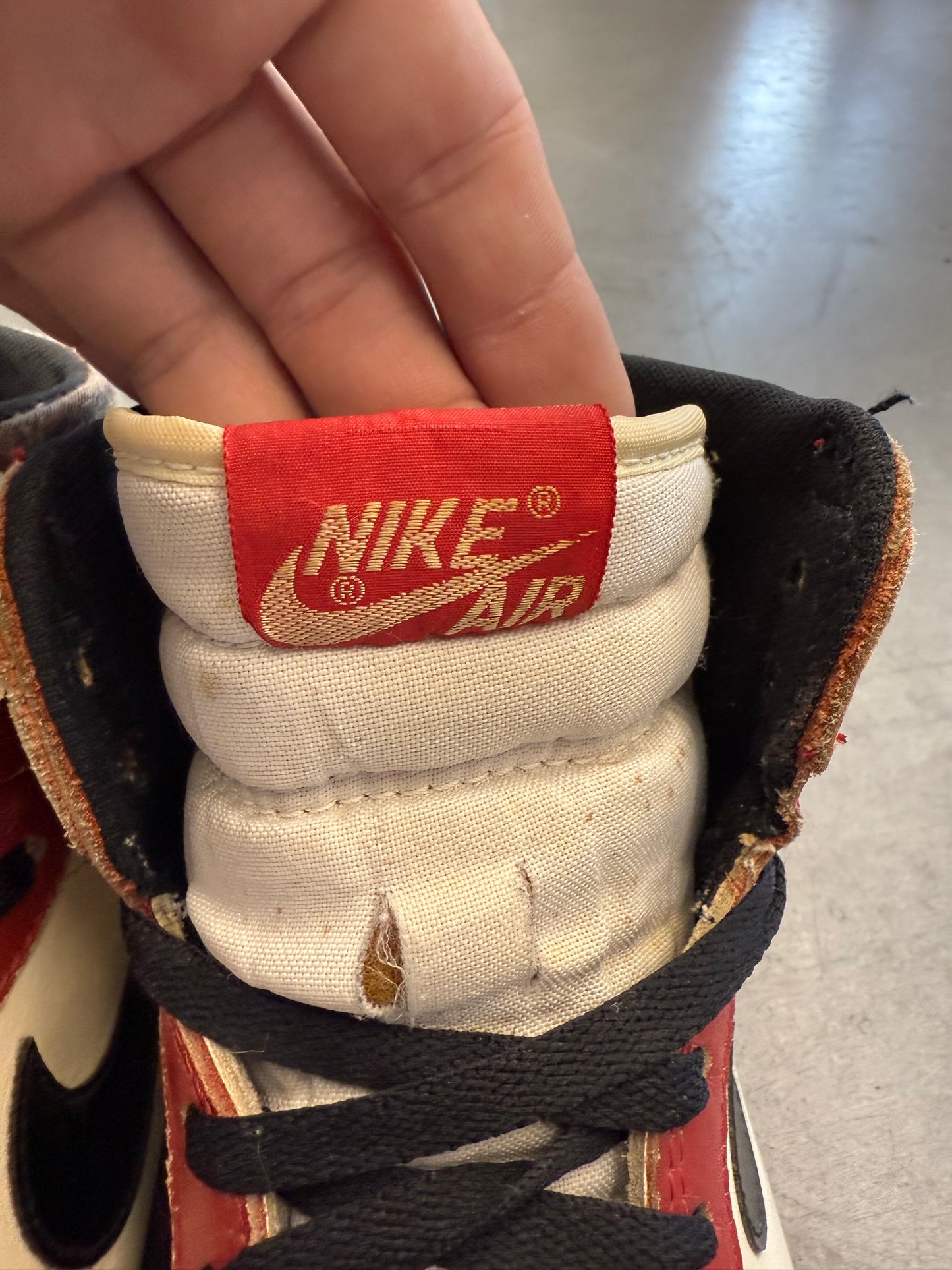 1985 SIZE 10.5 AIR JORDAN 1 CHICAGO (PRE-OWNED NO BOX)