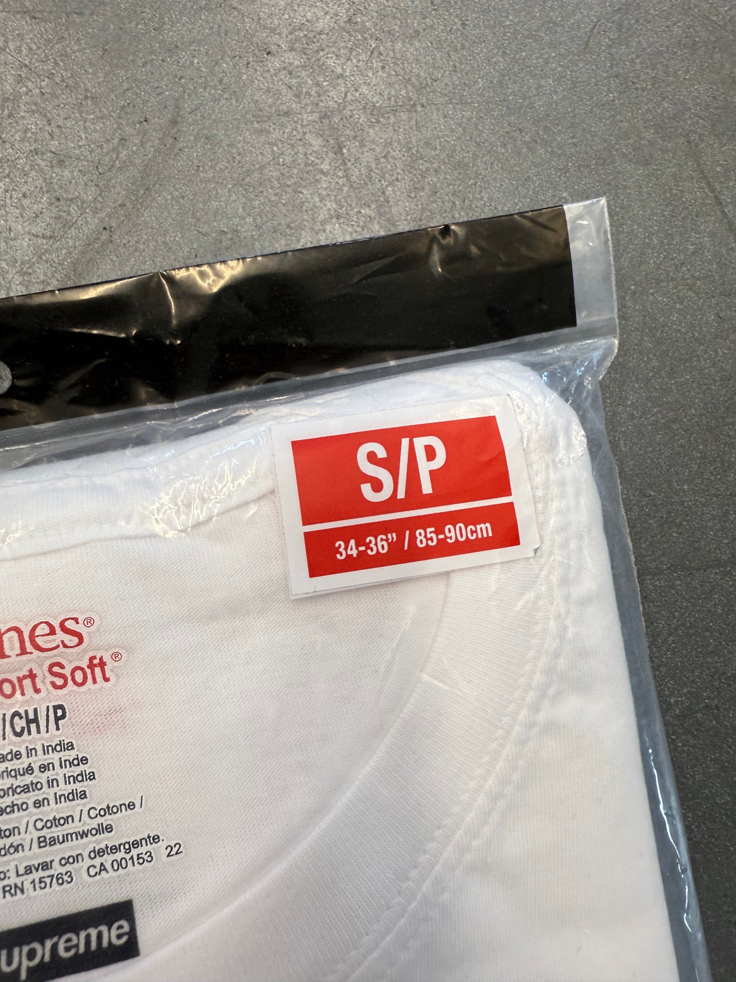 SUPREME HANES TAGLESS T-SHIRTS WHITE 3 PACK (S)