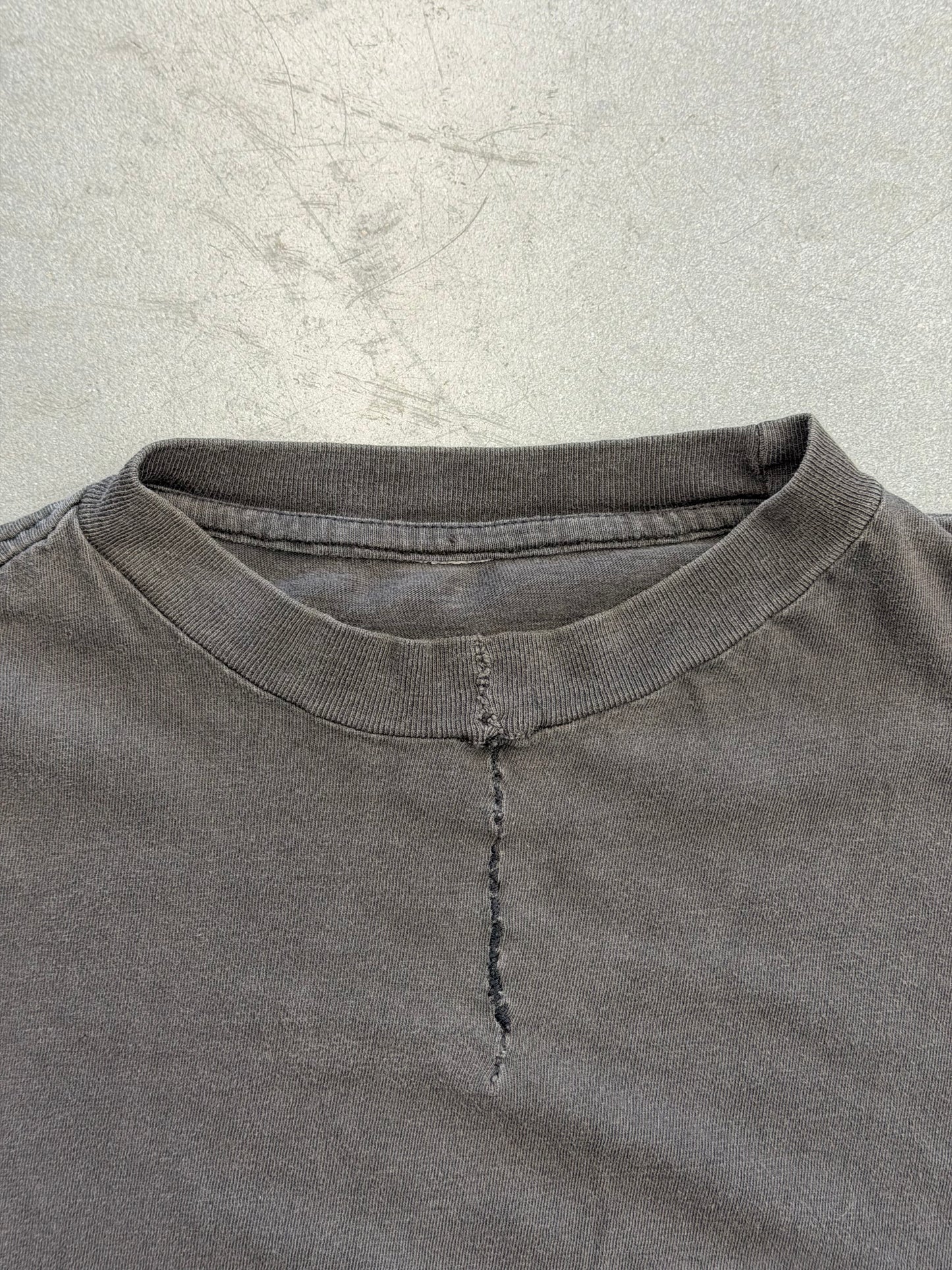 1996 CHICAGO BULLS NBA WORLD CHAMPIONS FADED OUT FRONT RAP TEE (CUT TAG)