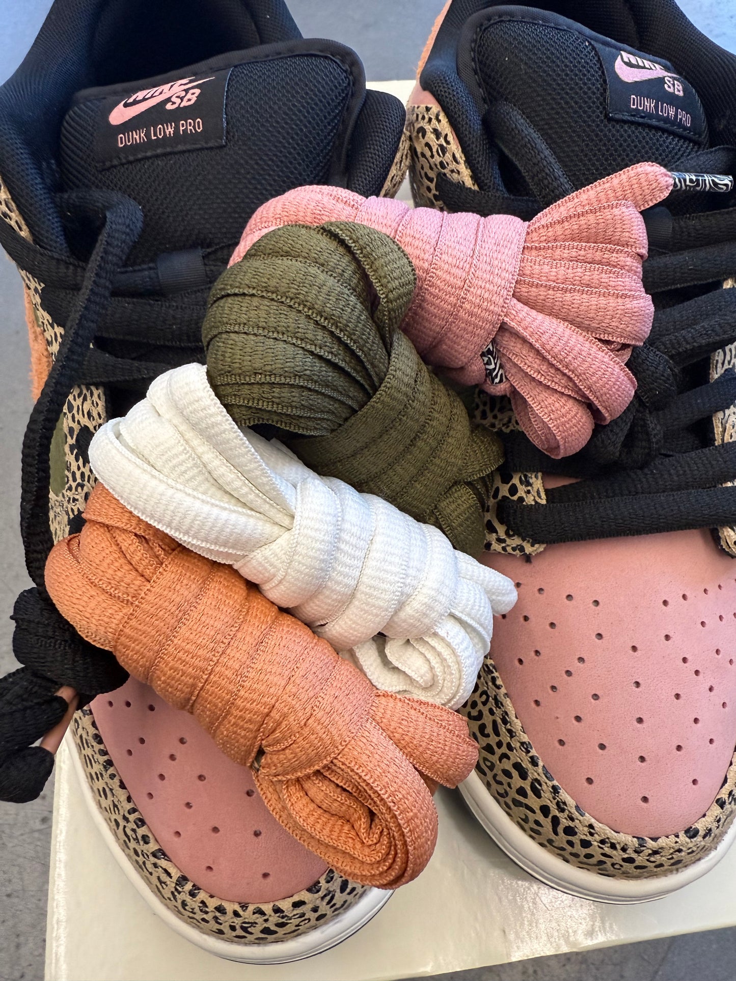 2025 SIZE 10 NIKE SB DUNK LOW ARTS-REC (NEW WITH BOX)