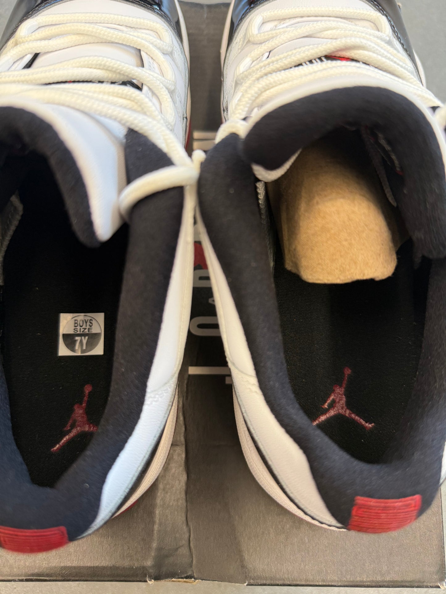 SIZE 7Y 2020 AIR JORDAN 11 RETRO LOW CONCORD BRED (TRIED-ON WITH BOX)