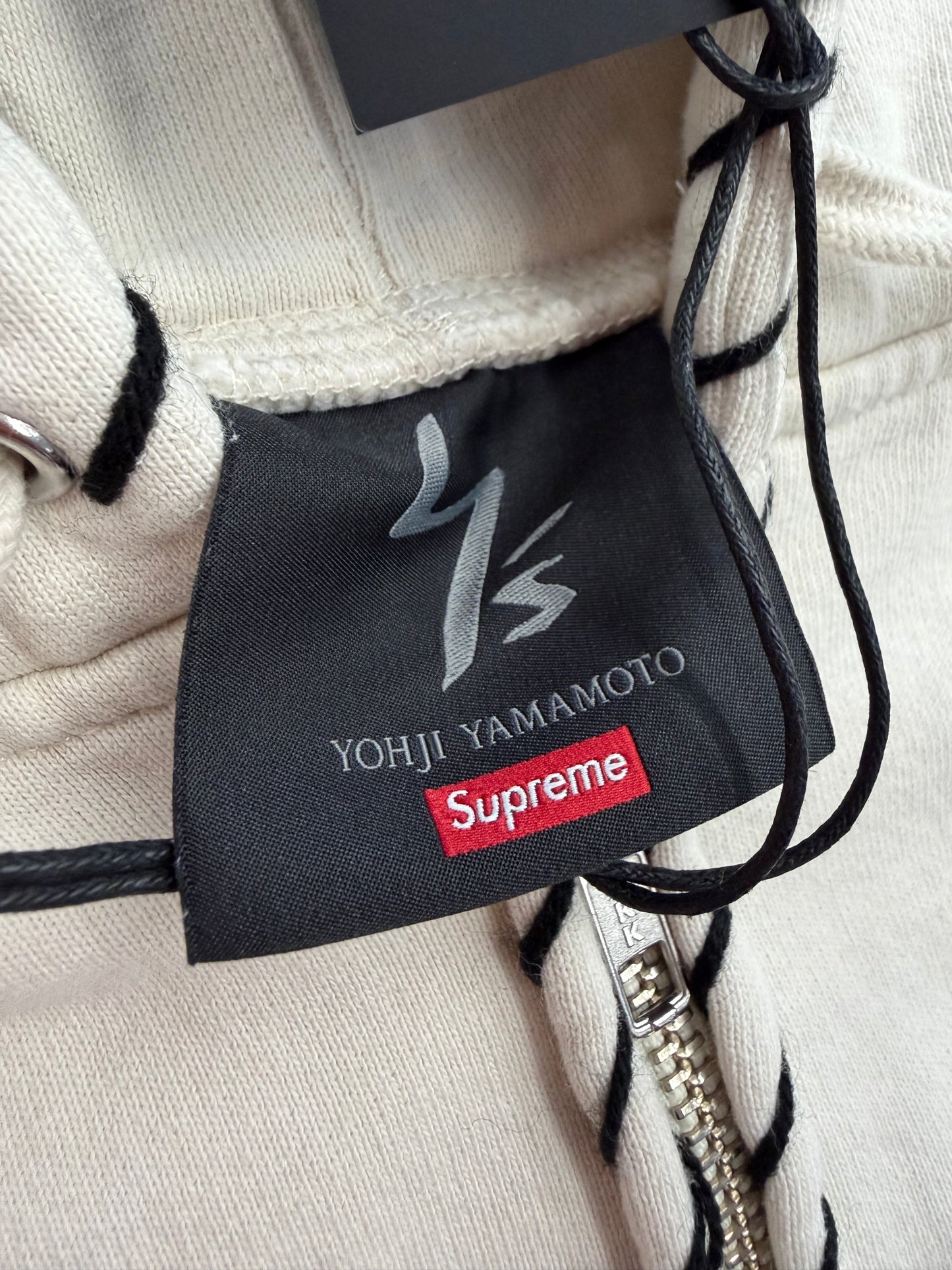 FW25 SUPREME X Y'S BY YOHJI YAMAMOTO ZIP UP HOODED SWEATSHIRT - WHITE (M)