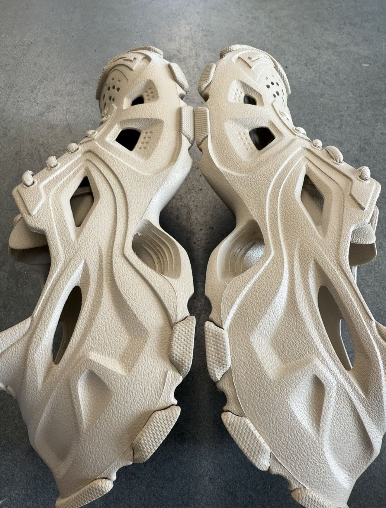 SIZE 38 BALENCIAGA HD LACE UP MOLDED EVA LOW-TOP SNEAKER (PRE-OWNED, NO BOX)