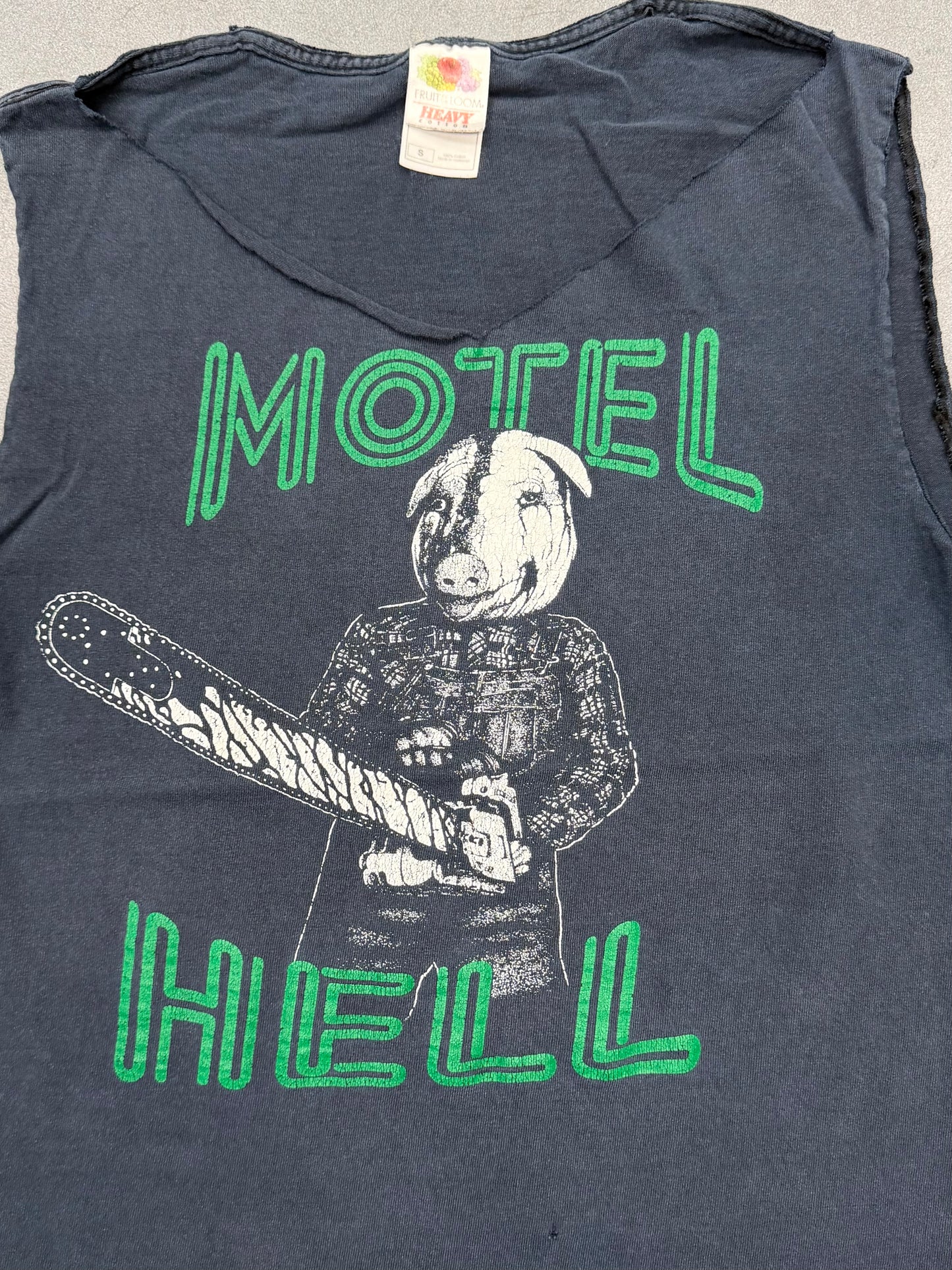 Y2K MOTEL HELL PIG CHAINSAW CUTOFF TEE (FOTL TAG)