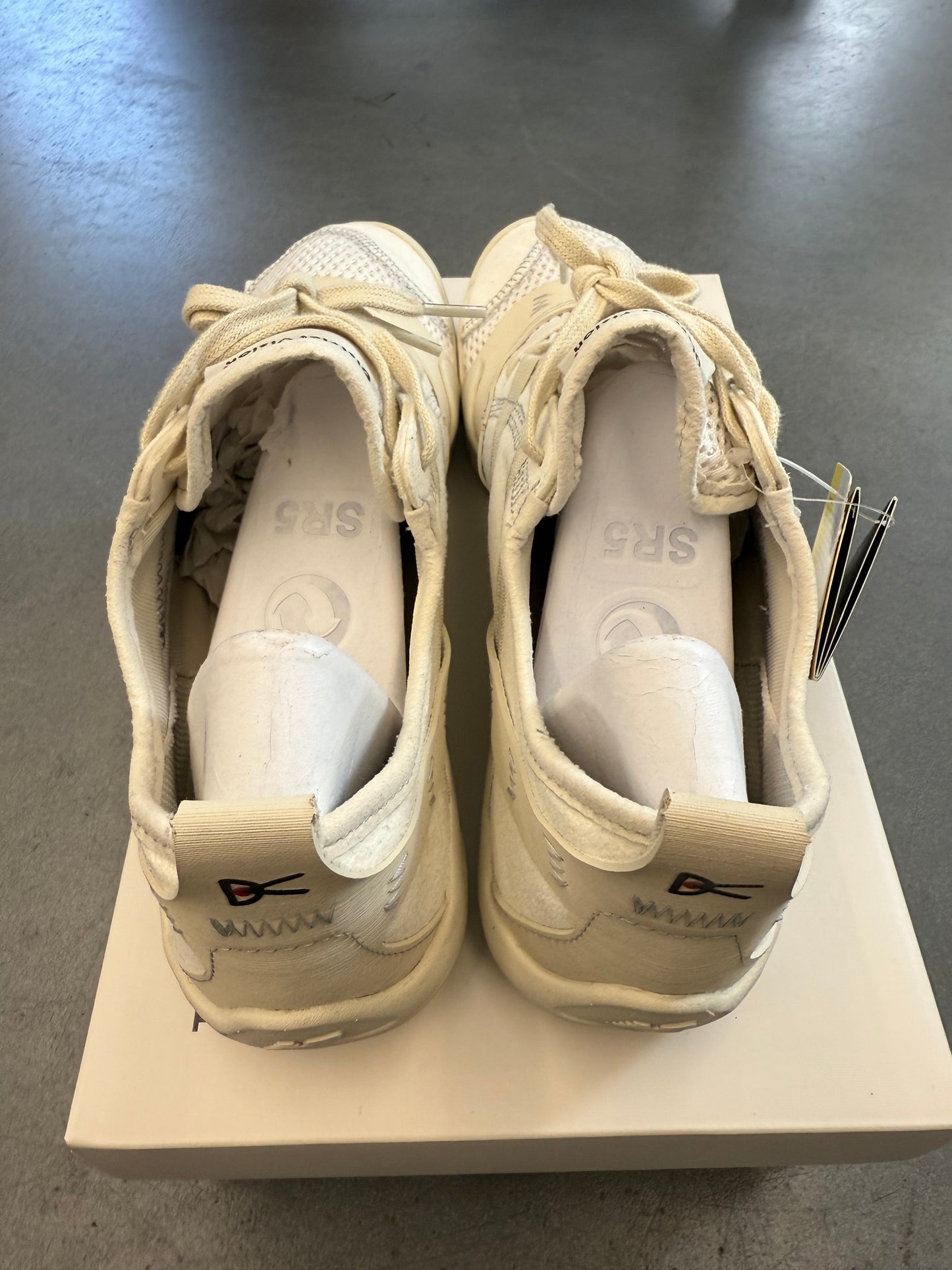 2025 SIZE 9 NEW BALANCE MT10 DISTRICT VISION CLOUD DANCER - WHITE (NEW WITH BOX)