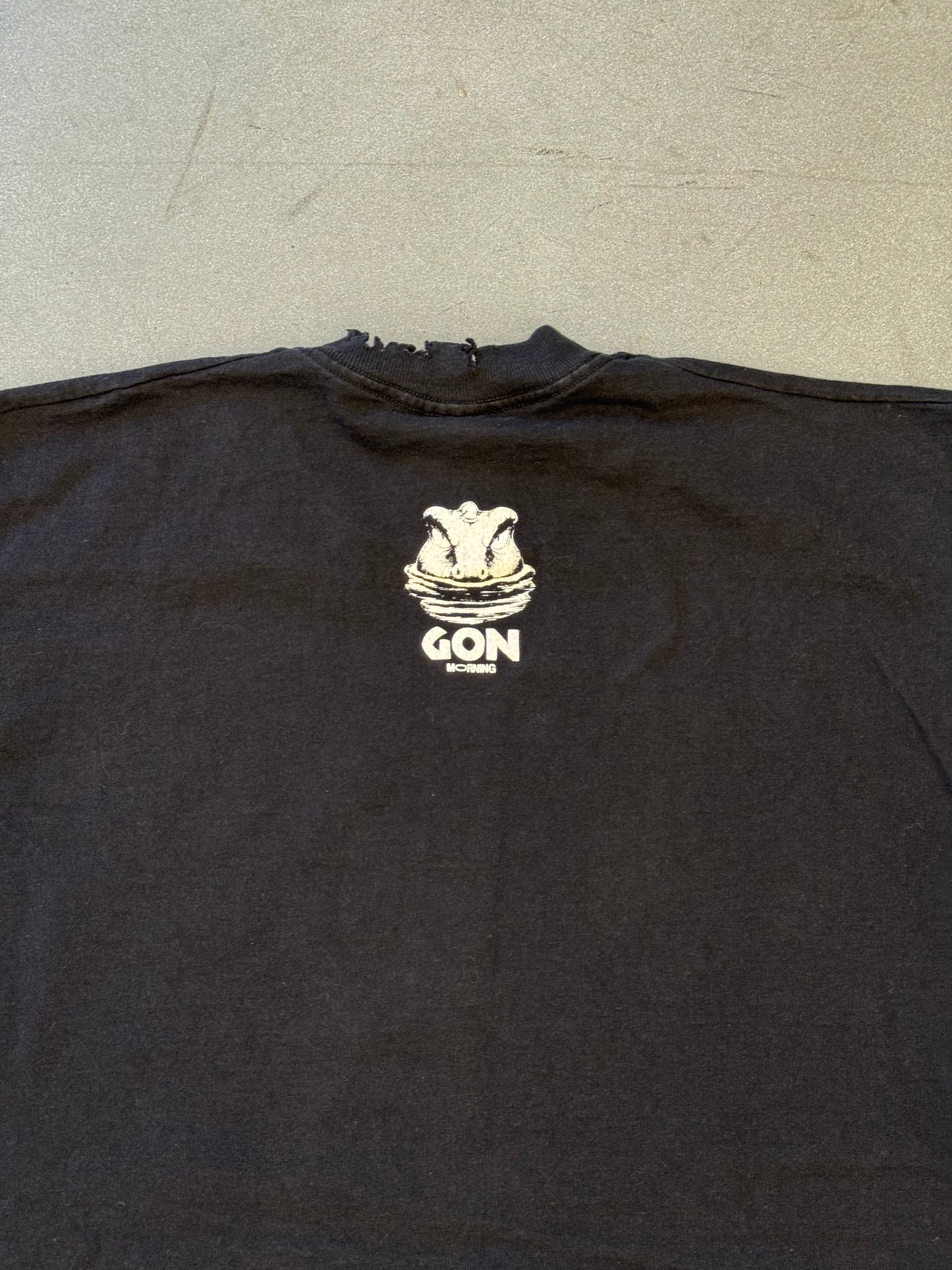 1996 GON ! MANGA DINOSAUR AOP TEE (MORNING TAG)
