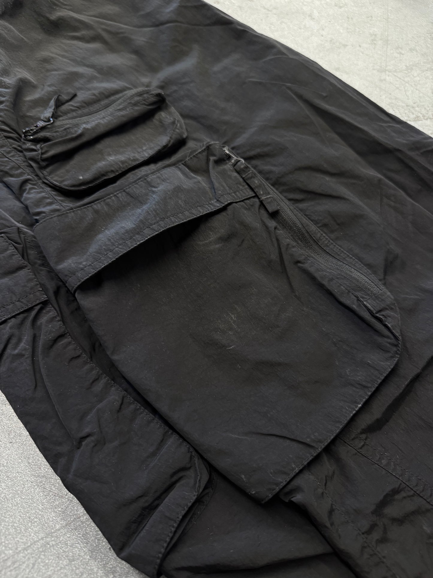 KITH WRINKLE NYLON CHAUNCEY CARGO PANTS - BLACK (S)